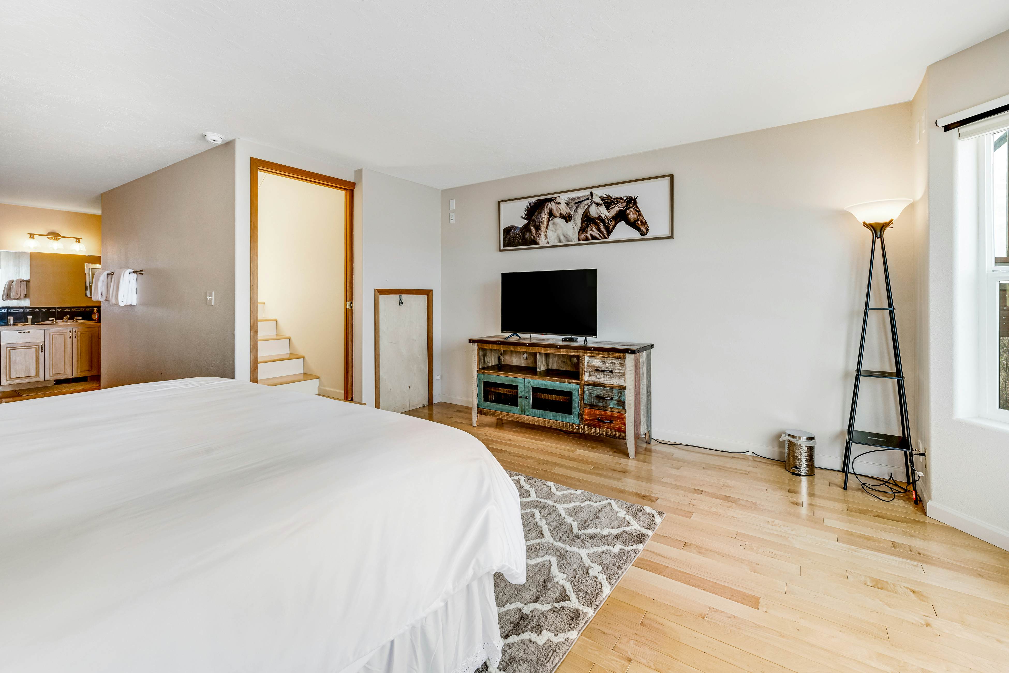 Luxury, Dog-Friendly Home w/Ocean Views, Gas Fireplace, Jetted Tub, Deck