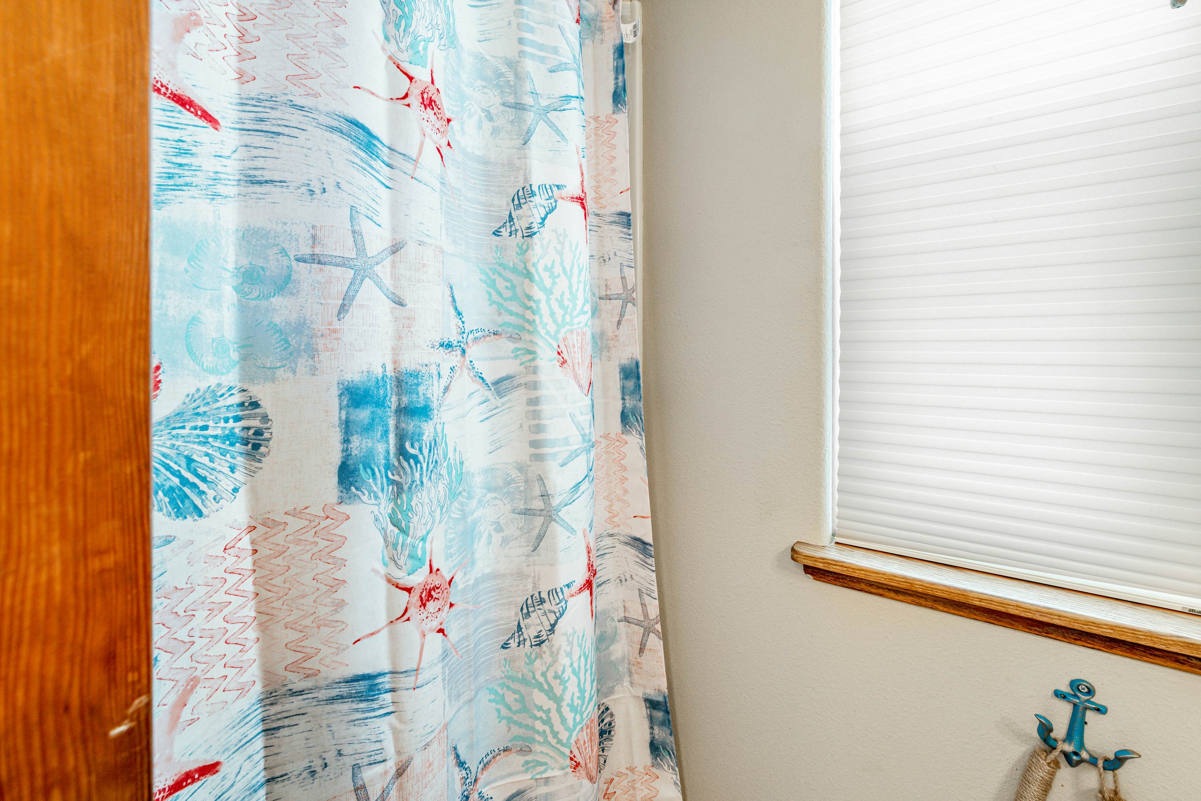 Luxury, Dog-Friendly Home w/Ocean Views, Gas Fireplace, Jetted Tub, Deck