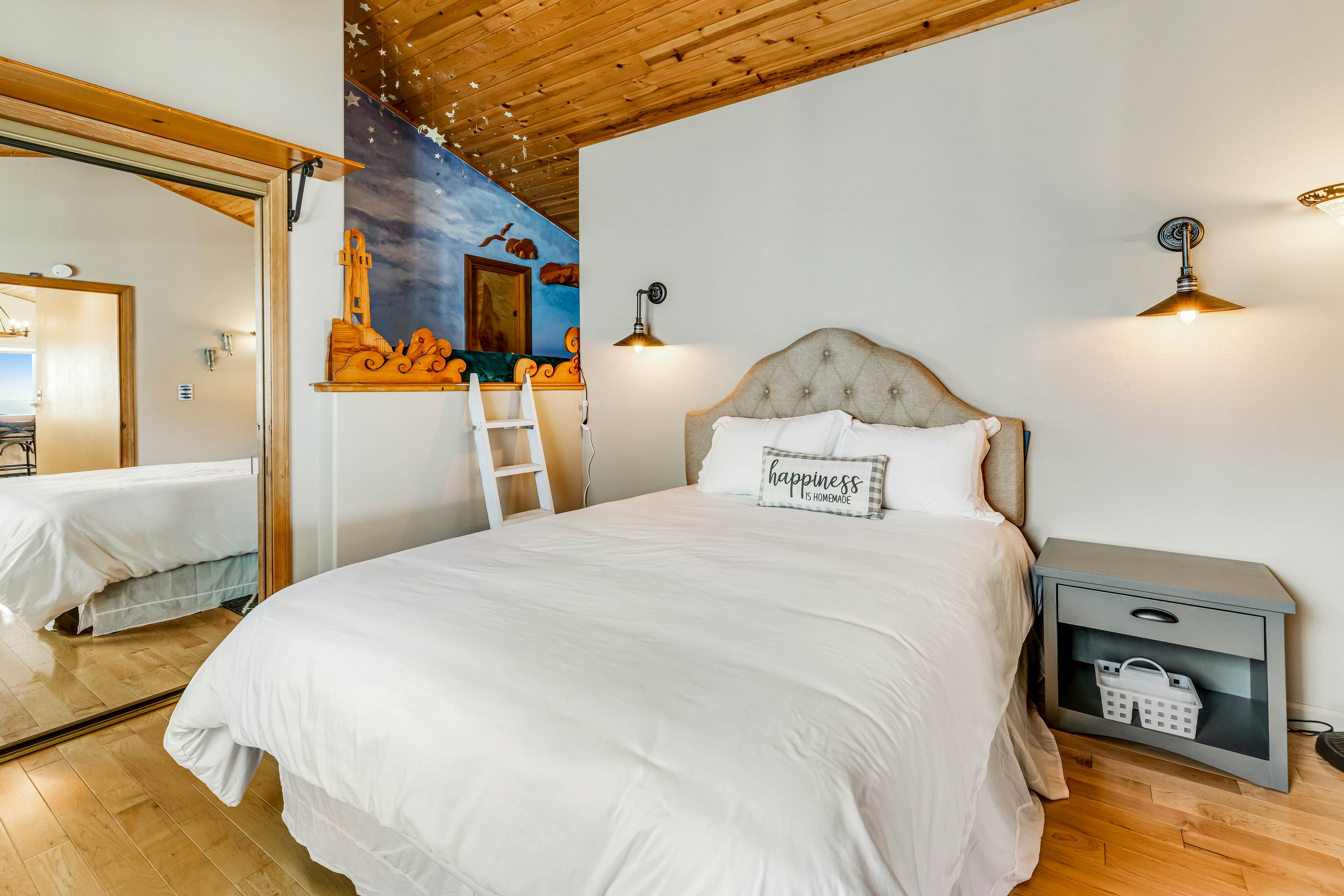 Luxury, Dog-Friendly Home w/Ocean Views, Gas Fireplace, Jetted Tub, Deck