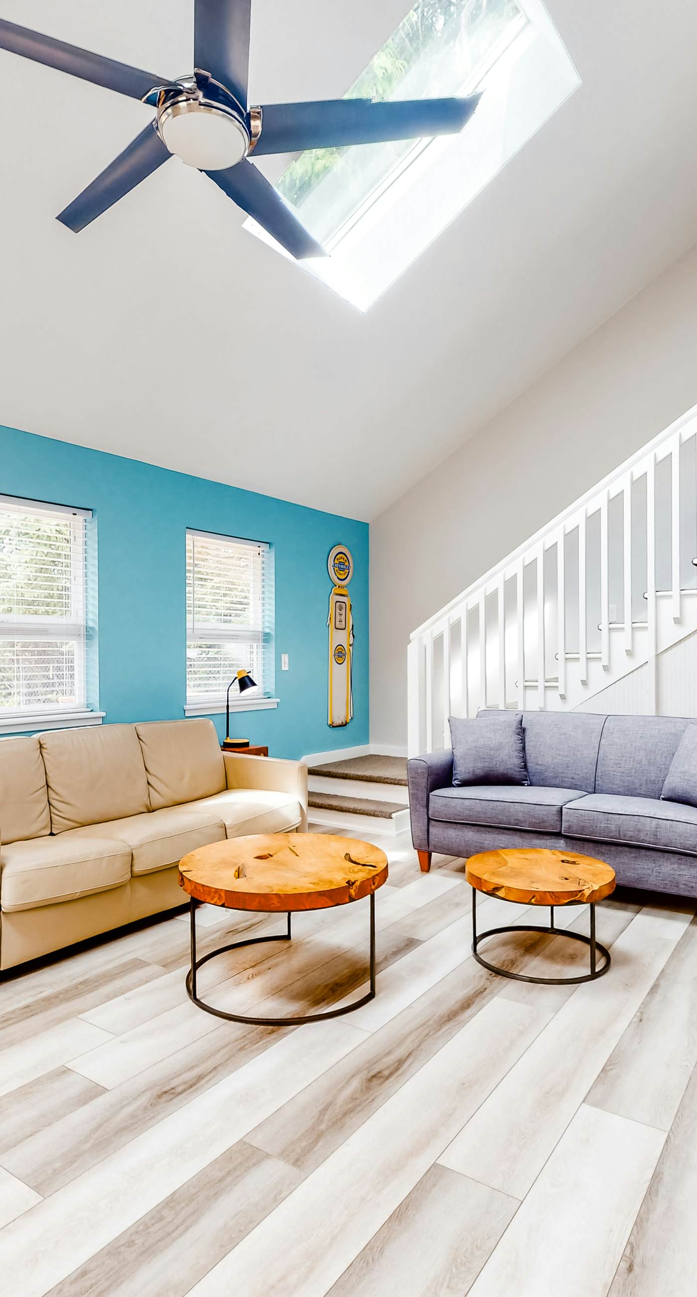 Enchanting home near the coast with hot tub full kitchen and washer dryer