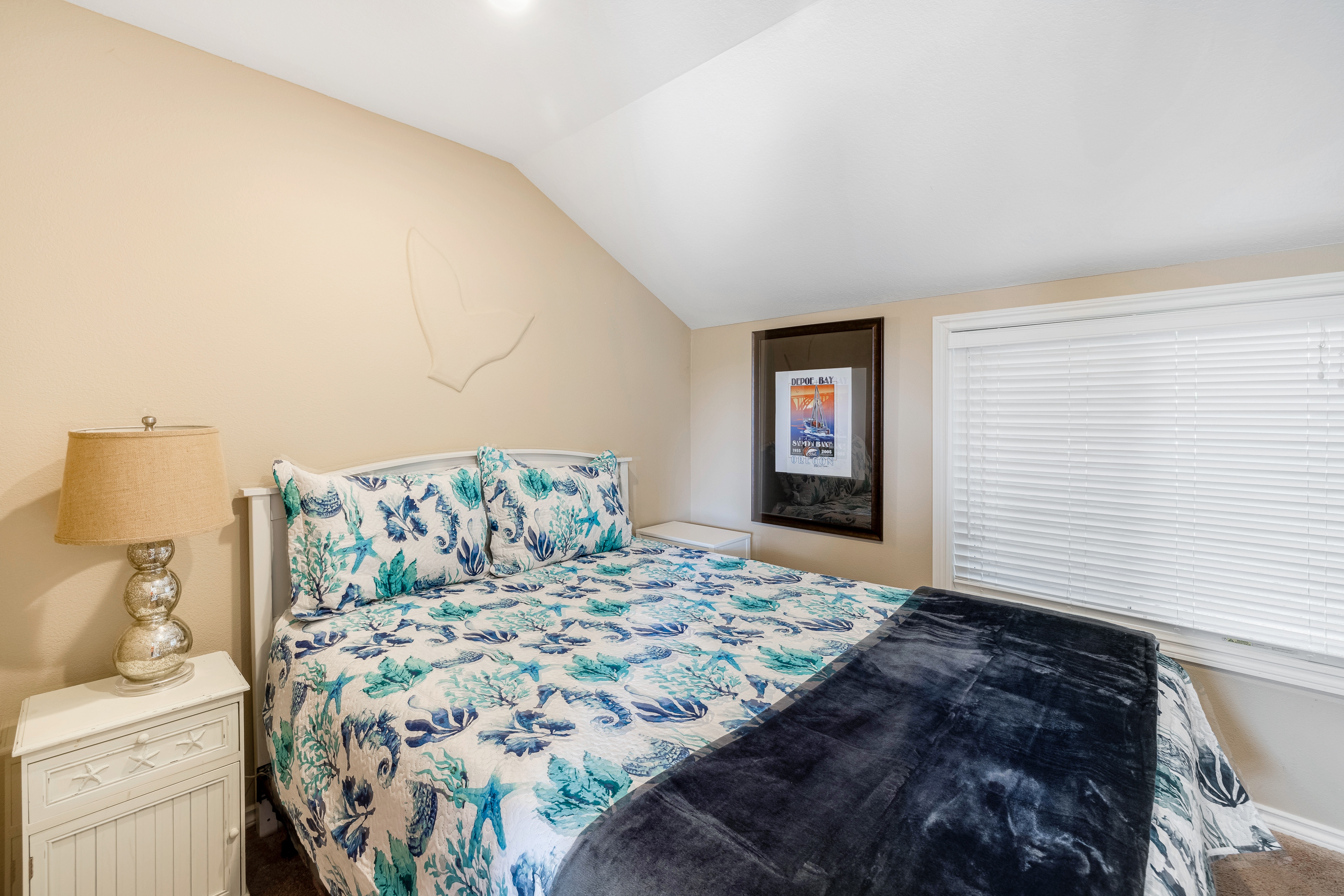 Ocean view cabin with deck and beach access dog friendly