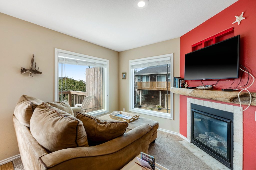 Dog friendly ocean view cabin with fireplace kitchenette deck and beach access