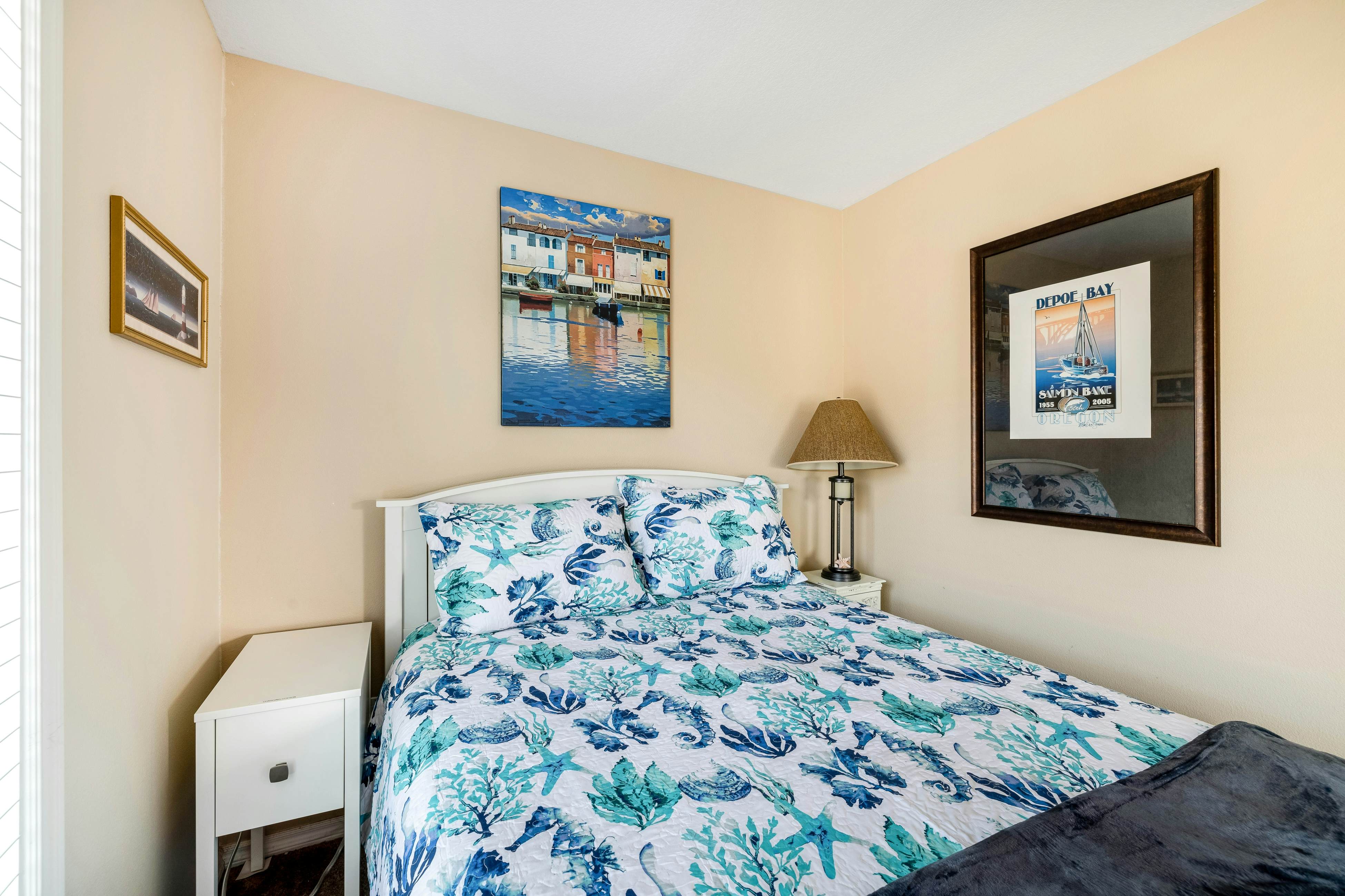 Dog-friendly ocean-view cabin with fireplace, kitchenette, deck, & beach access