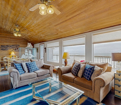 Dog friendly home with oceanfront location and fireplace walk to the beach