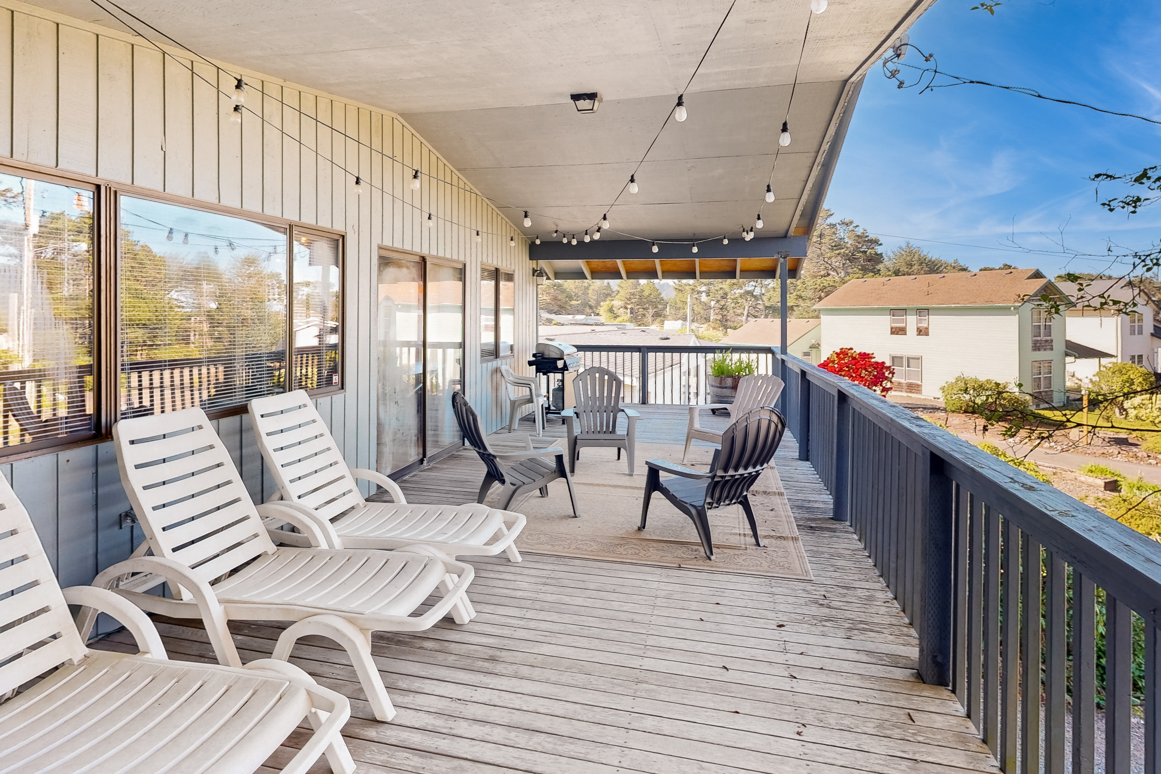 Comfortable inviting home with great deck 2 blocks to the beach
