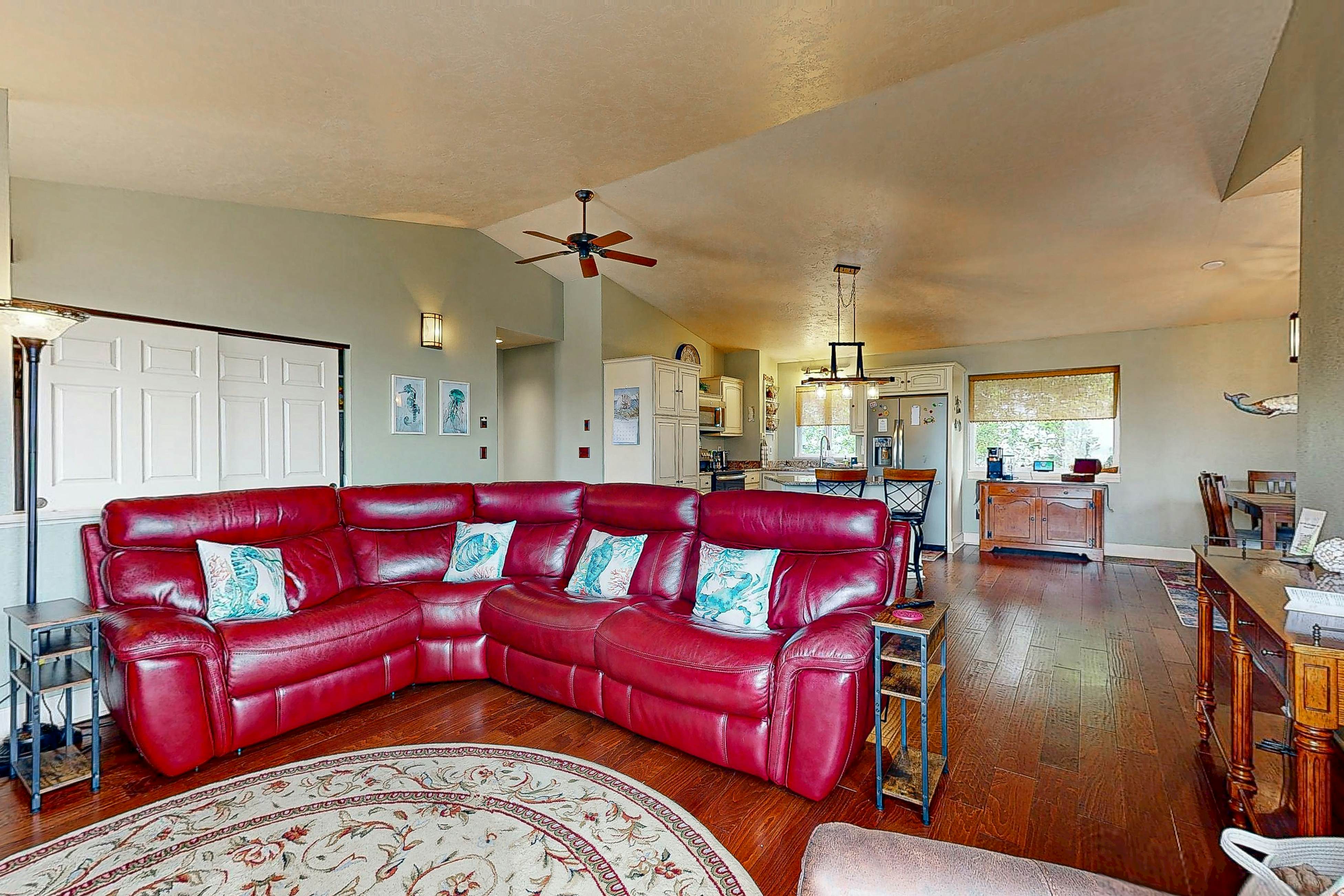 Spacious home with Ocean Views, game room, office, deck/patio & grill - dogs ok