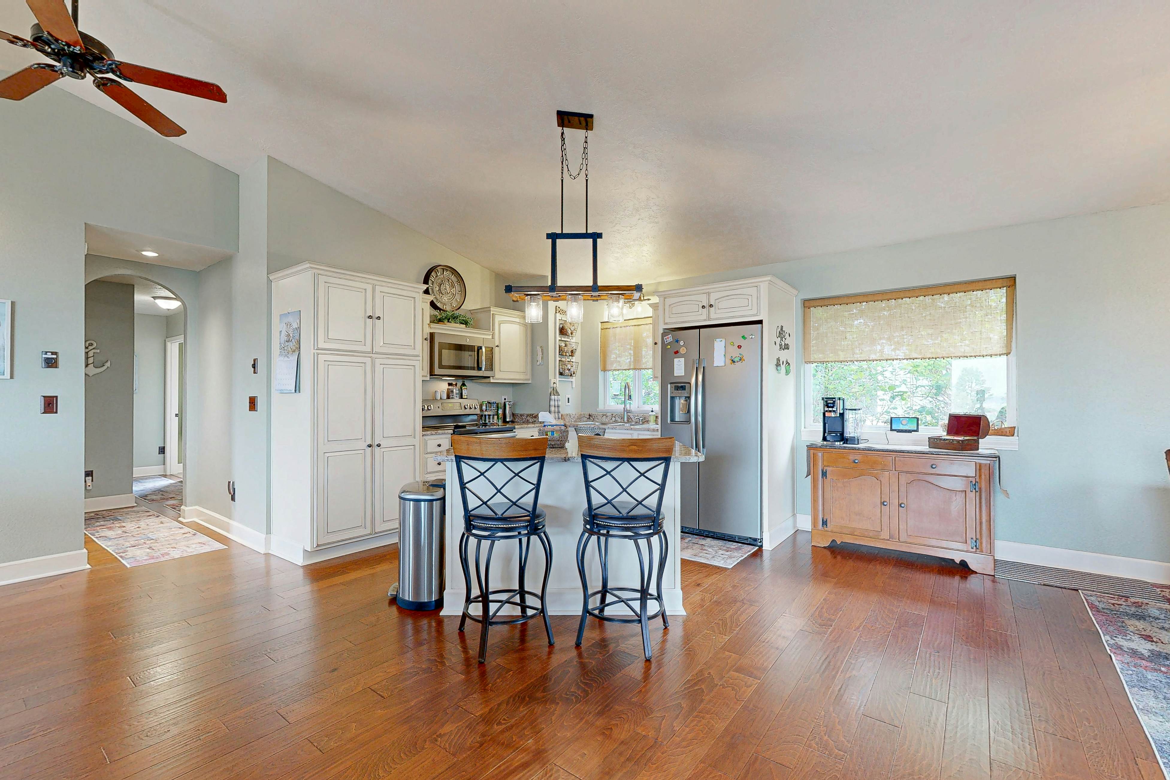 Spacious home with Ocean Views, game room, office, deck/patio & grill - dogs ok