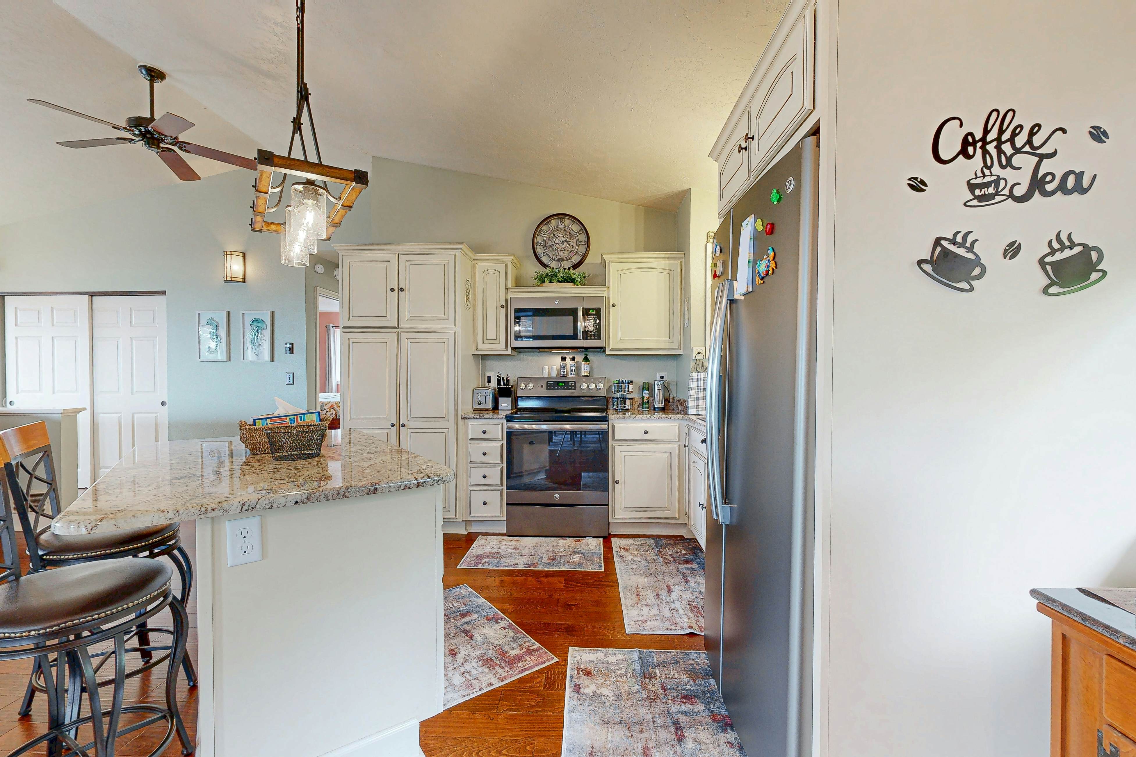 Spacious home with Ocean Views, game room, office, deck/patio & grill - dogs ok