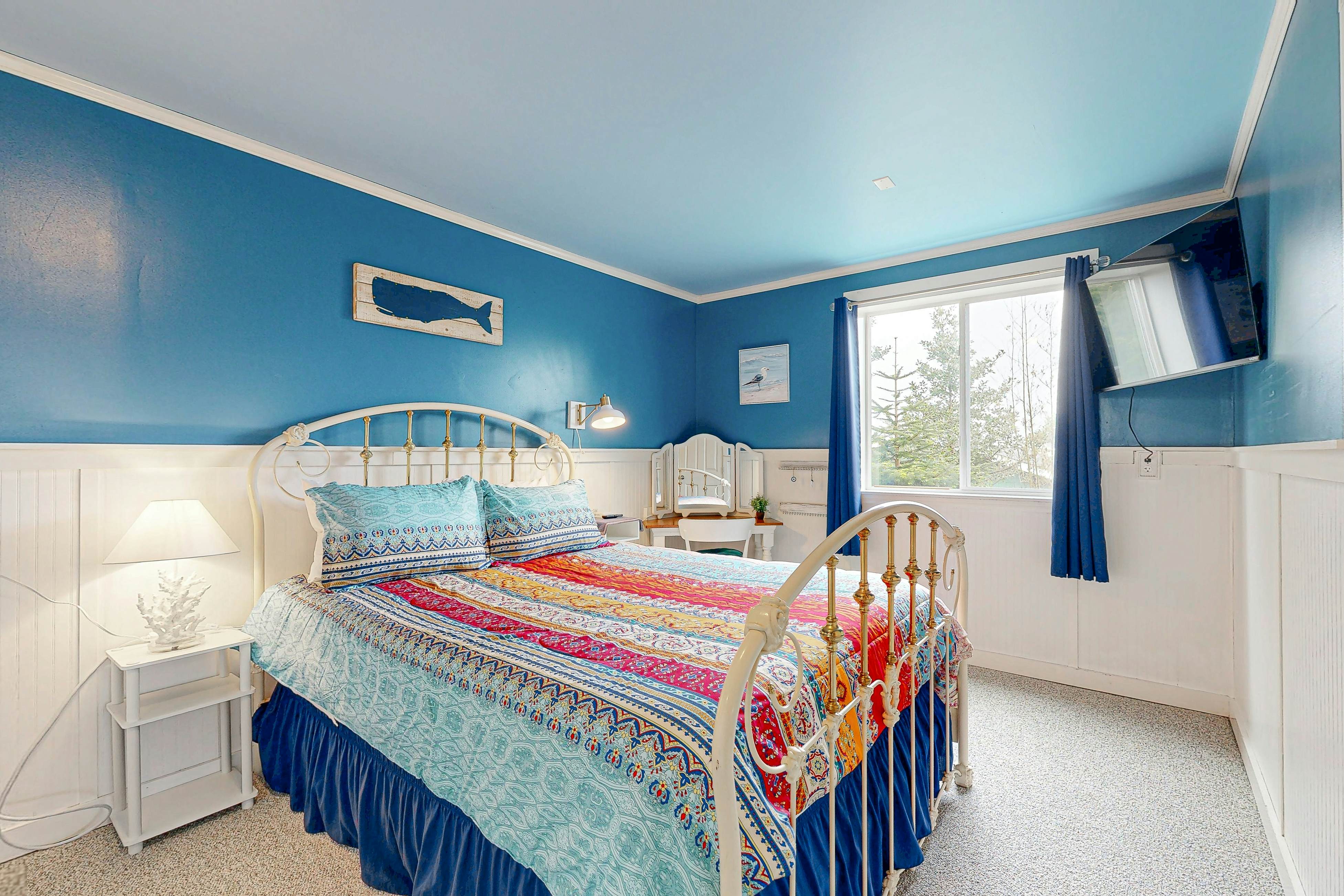 Spacious home with Ocean Views, game room, office, deck/patio & grill - dogs ok