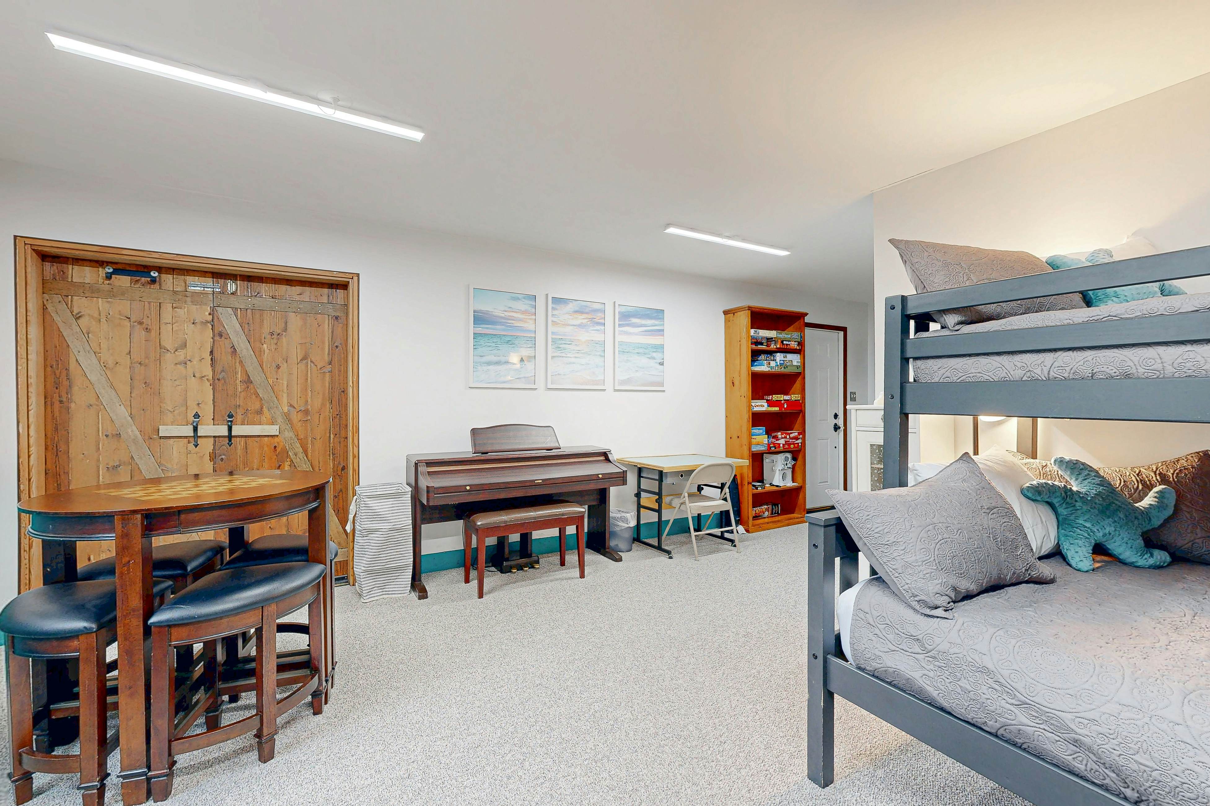 Spacious home with Ocean Views, game room, office, deck/patio & grill - dogs ok