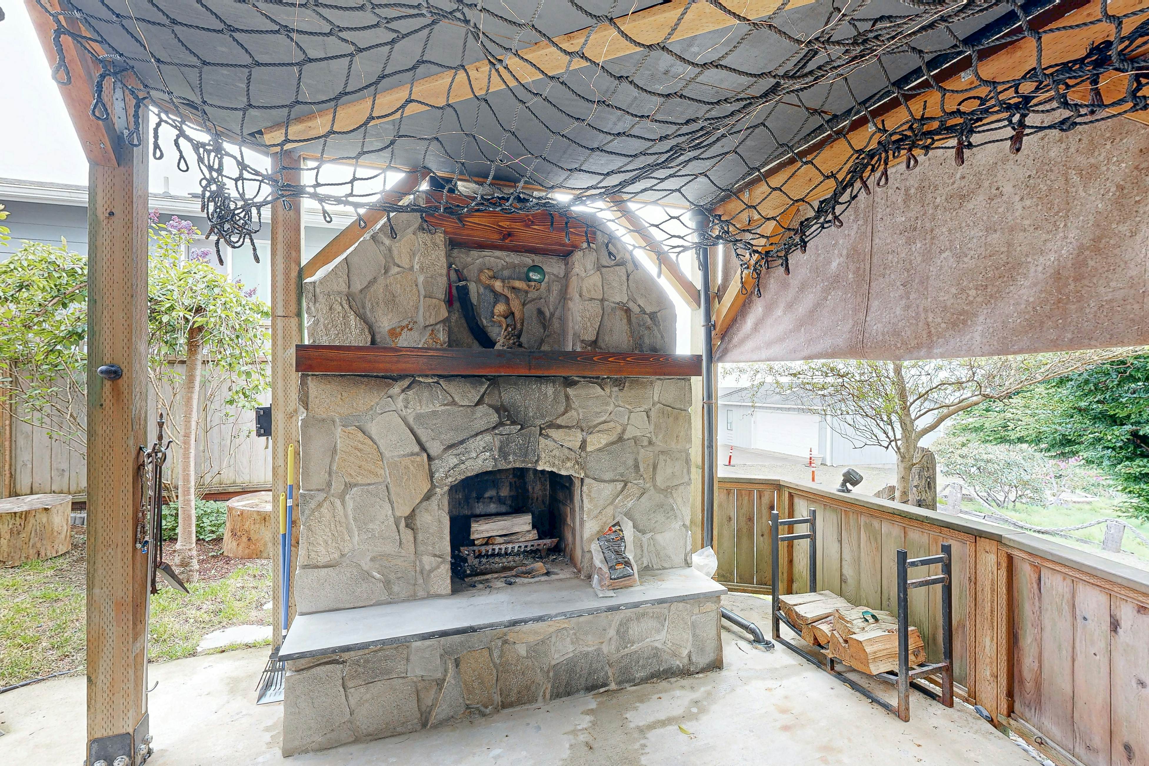 Spacious home with Ocean Views, game room, office, deck/patio & grill - dogs ok