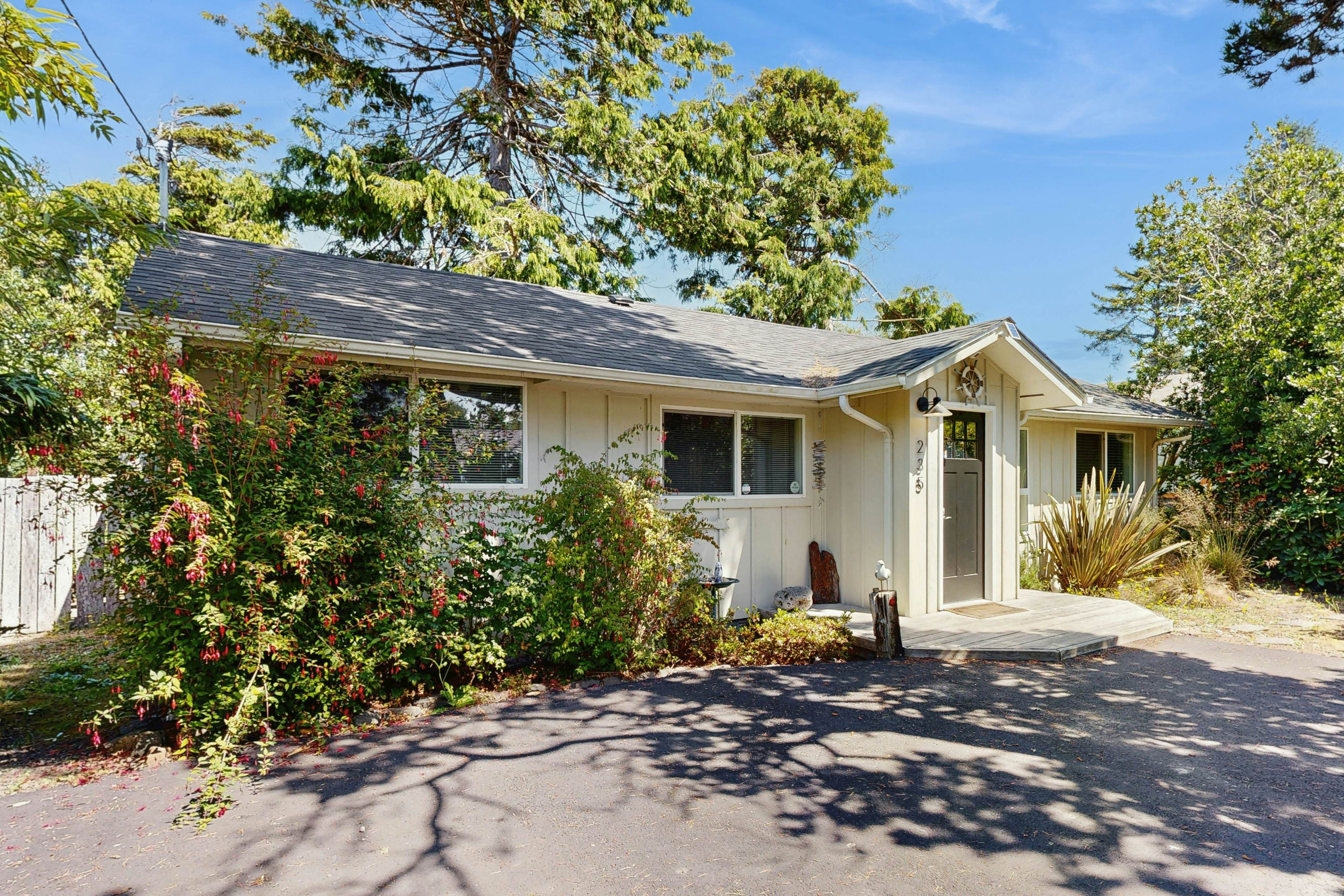 Dog-Friendly Oregon Coast Getaway with Private Hot Tub