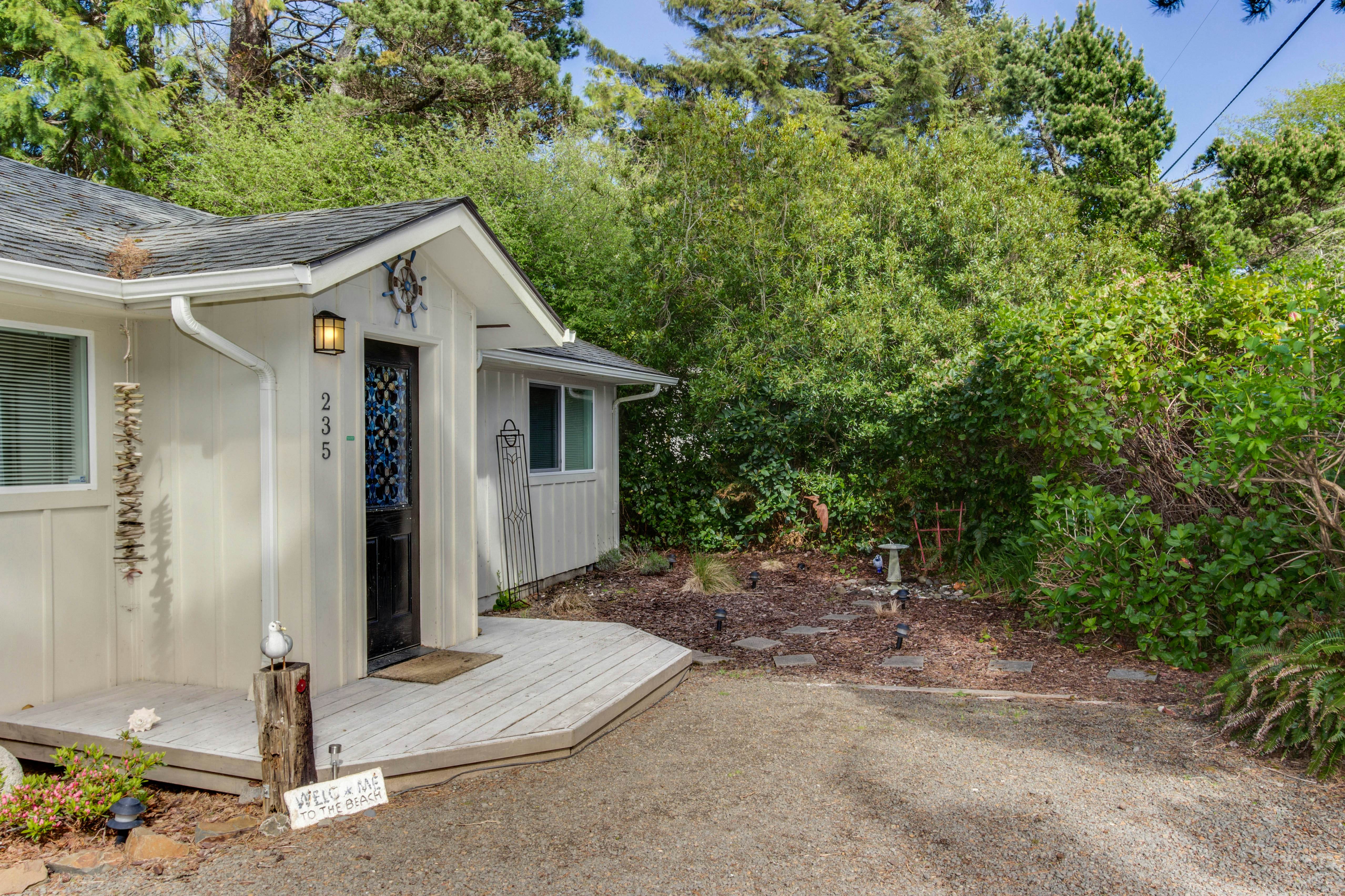 Dog-Friendly Oregon Coast Getaway with Private Hot Tub