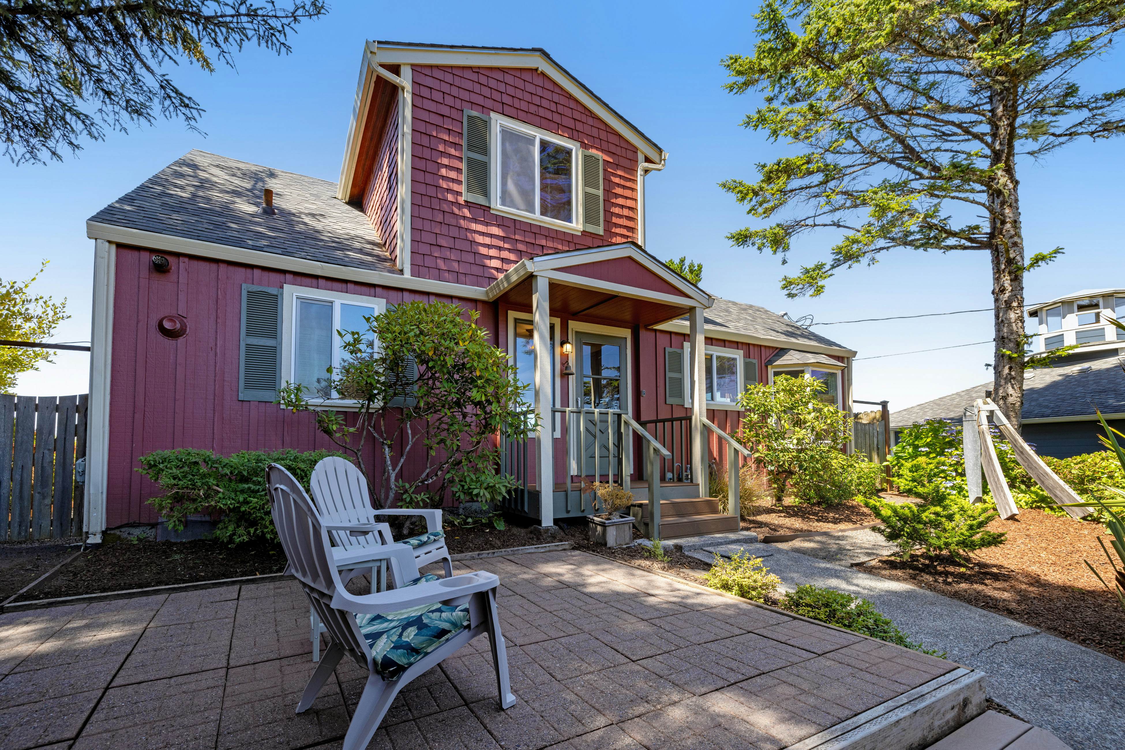 Historic Waterfront Home with Ocean Views, Great Location - Dogs OK