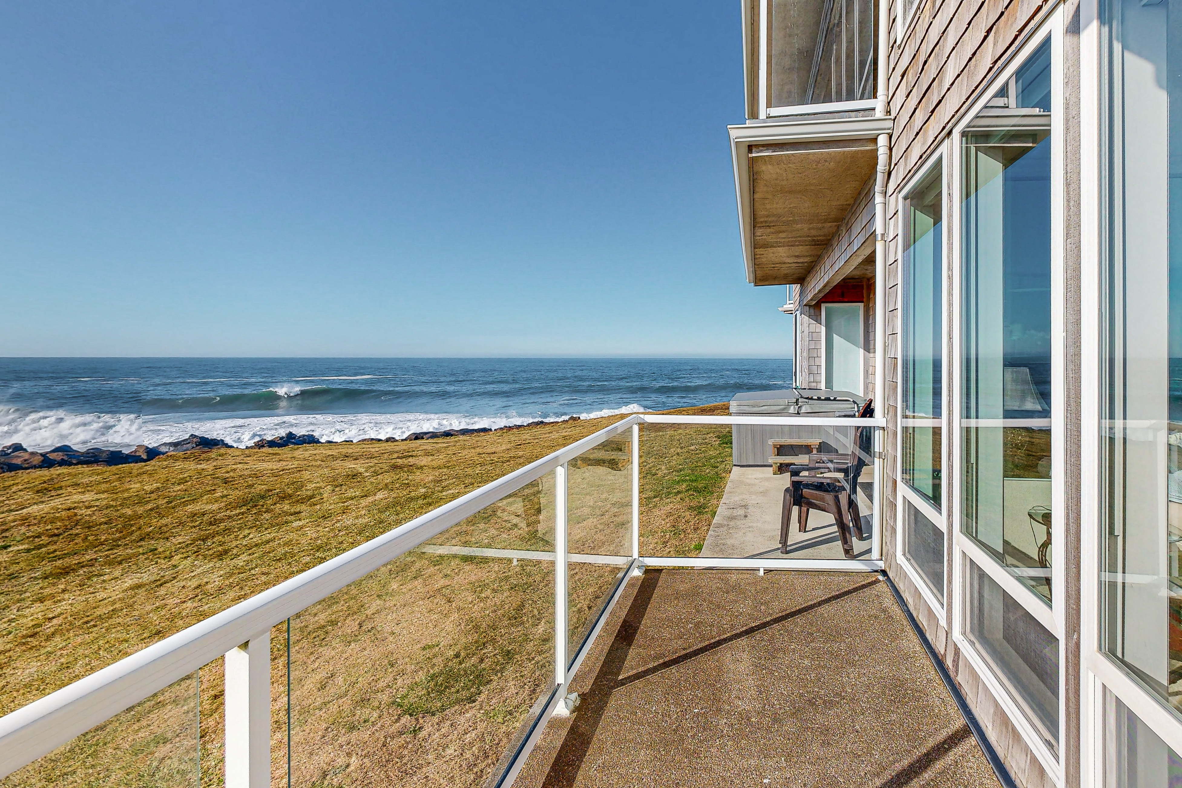 Luxury Waterfront Condo with Shared Hot Tub Pool and Ocean Views