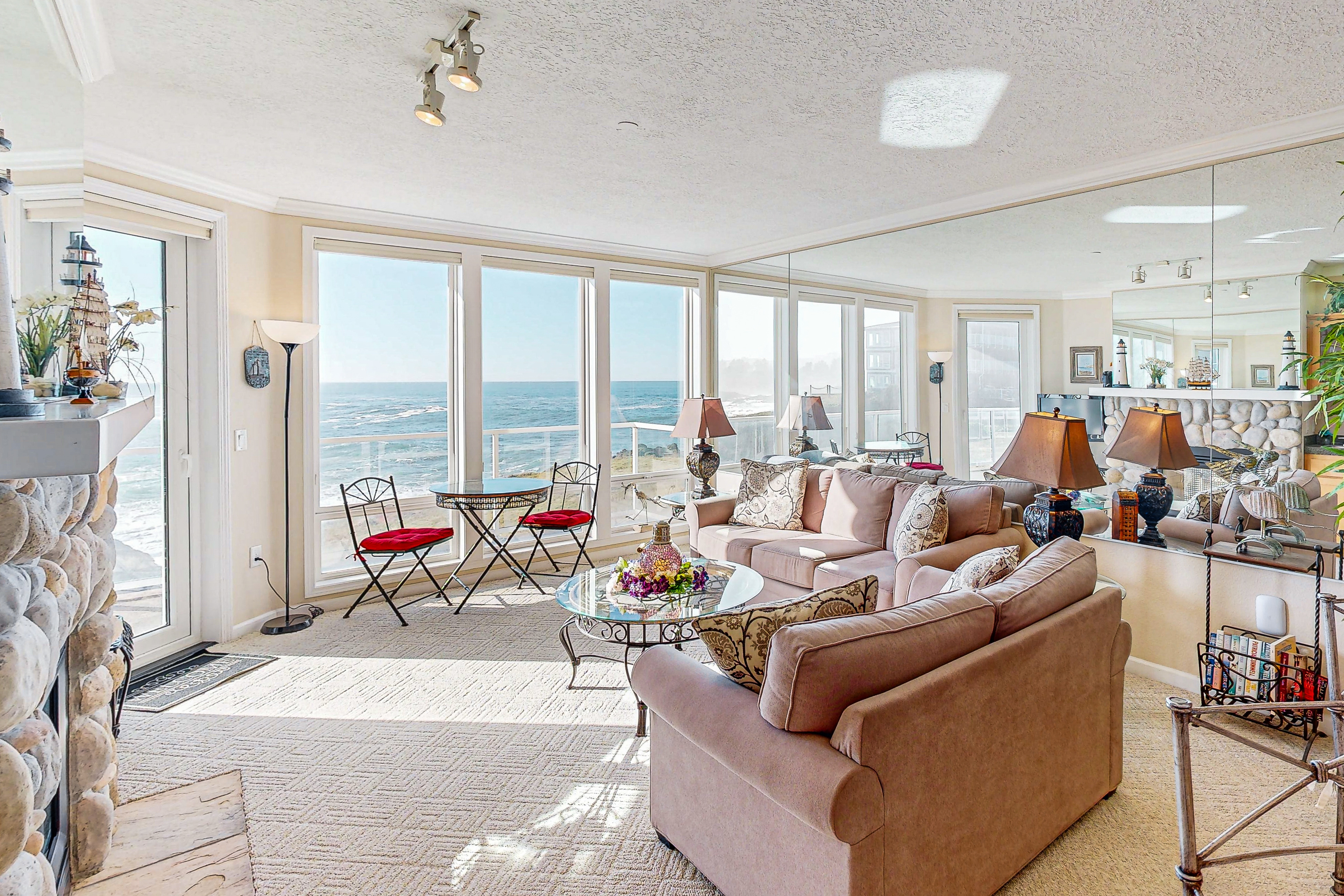 Luxury Waterfront Condo with Shared Hot Tub Pool and Ocean Views