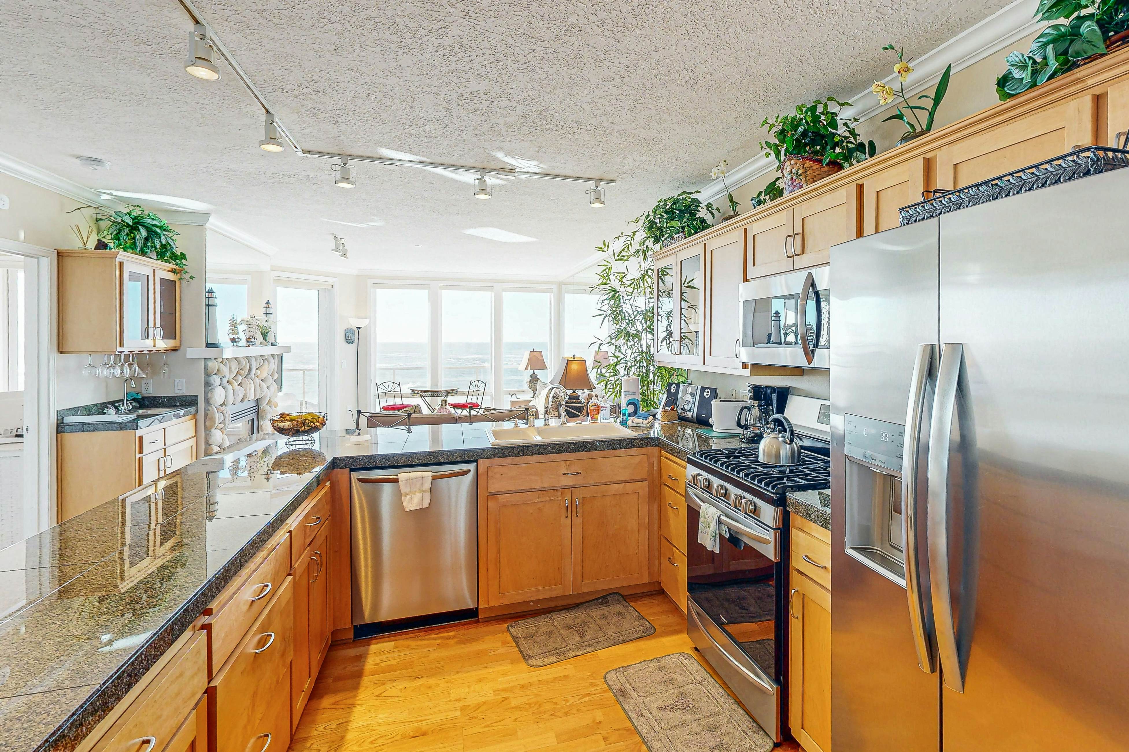 Luxury Waterfront Condo with Shared Hot Tub, Pool, and Ocean Views