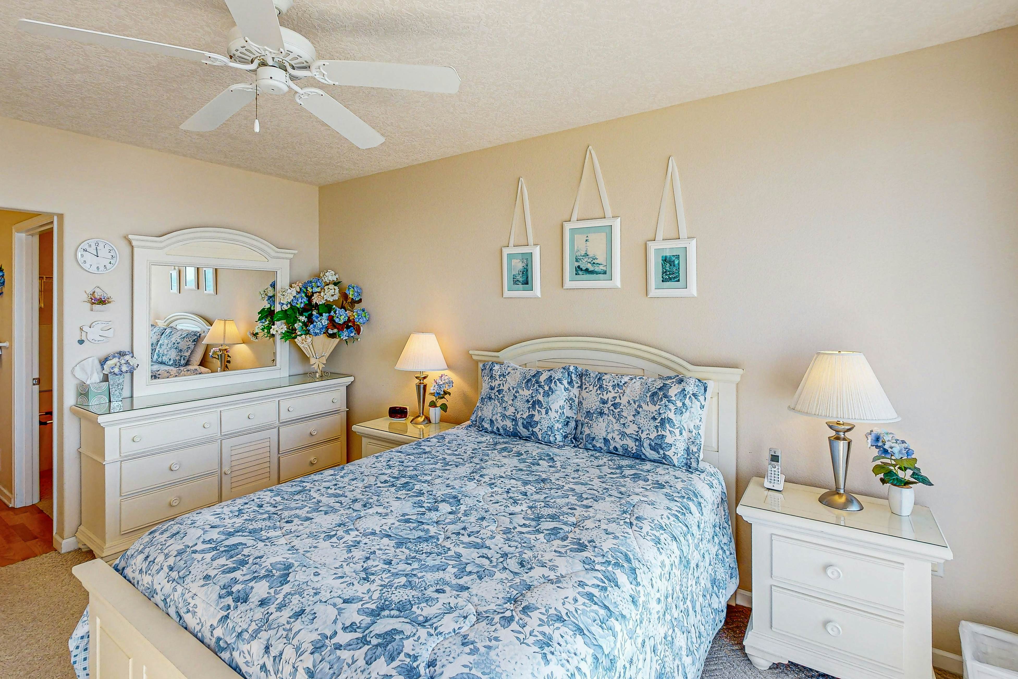 Luxury Waterfront Condo with Shared Hot Tub, Pool, and Ocean Views