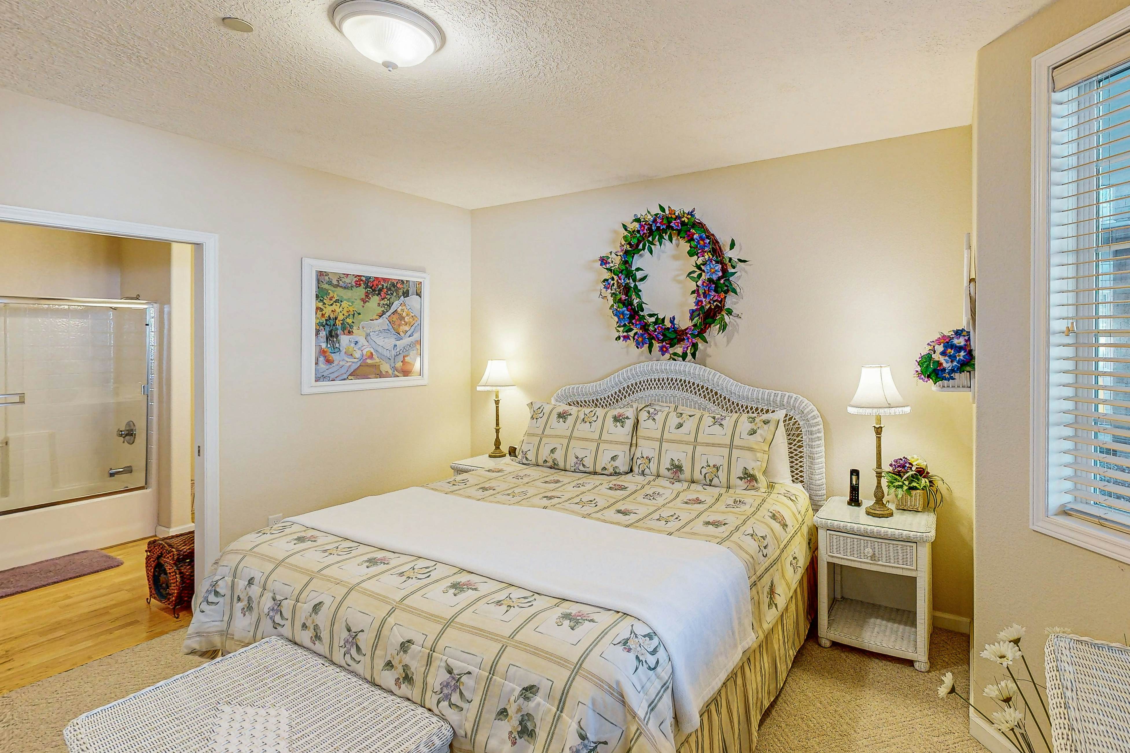 Luxury Waterfront Condo with Shared Hot Tub, Pool, and Ocean Views