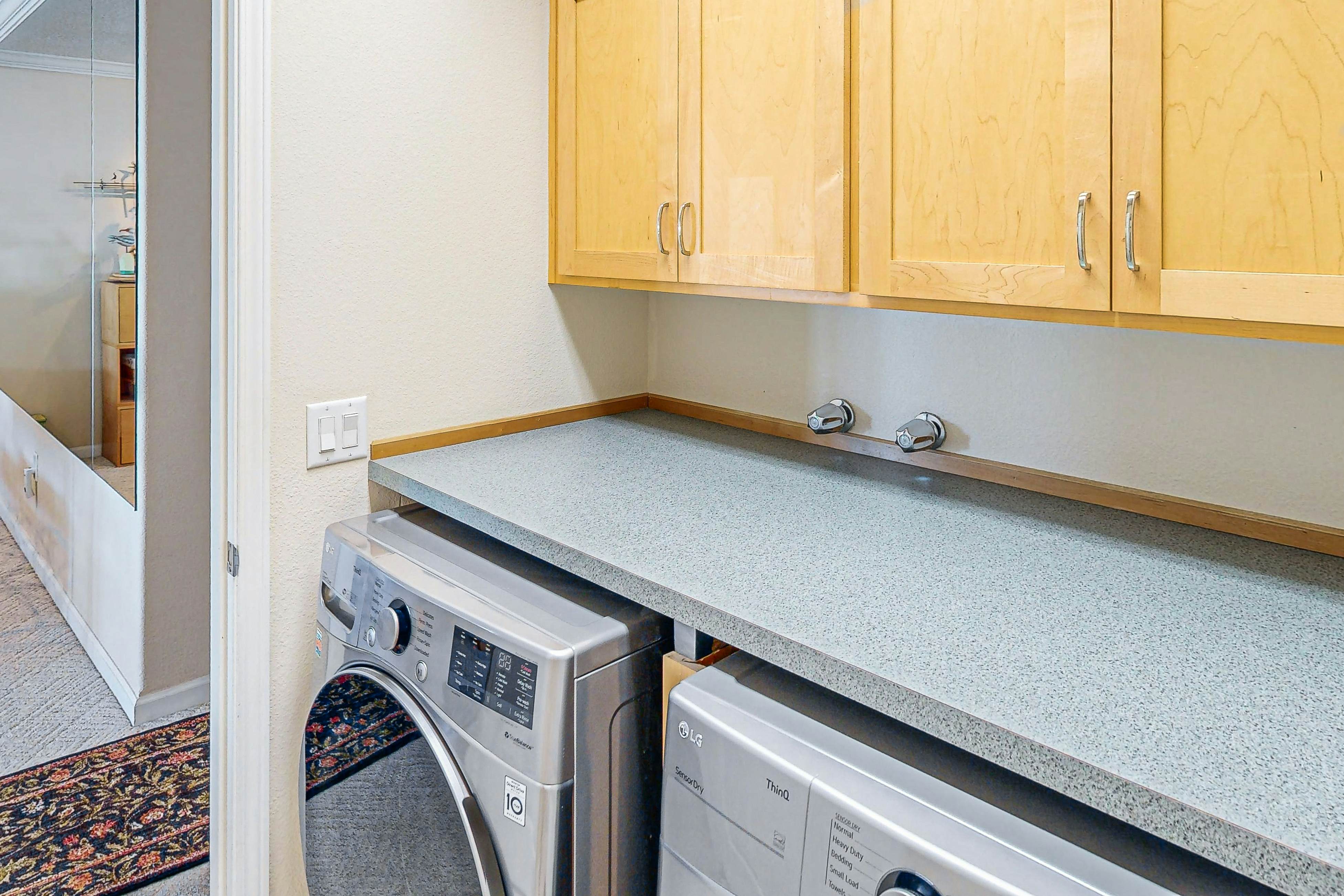 Luxury Waterfront Condo with Shared Hot Tub, Pool, and Ocean Views