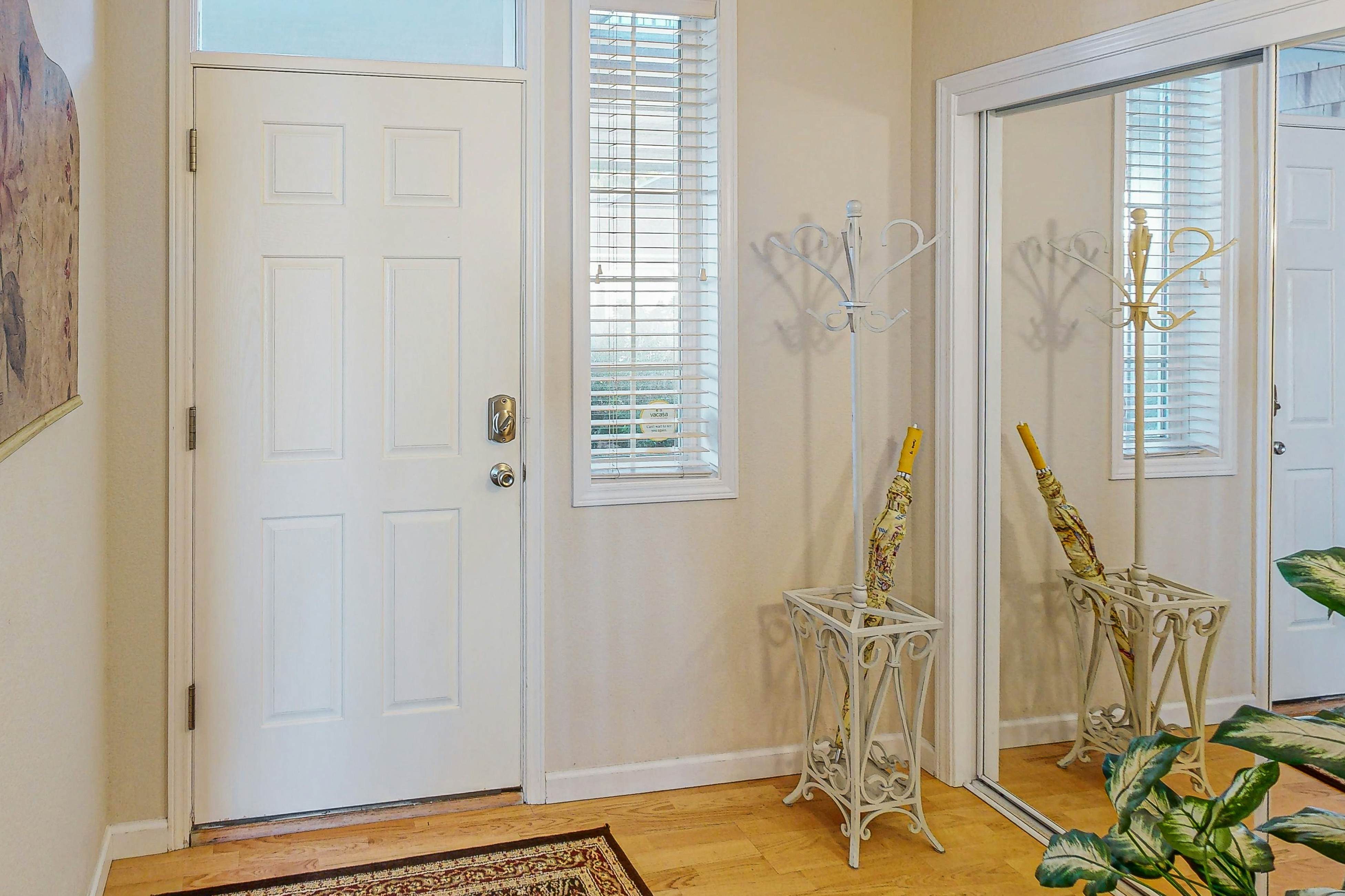 Luxury Waterfront Condo with Shared Hot Tub, Pool, and Ocean Views