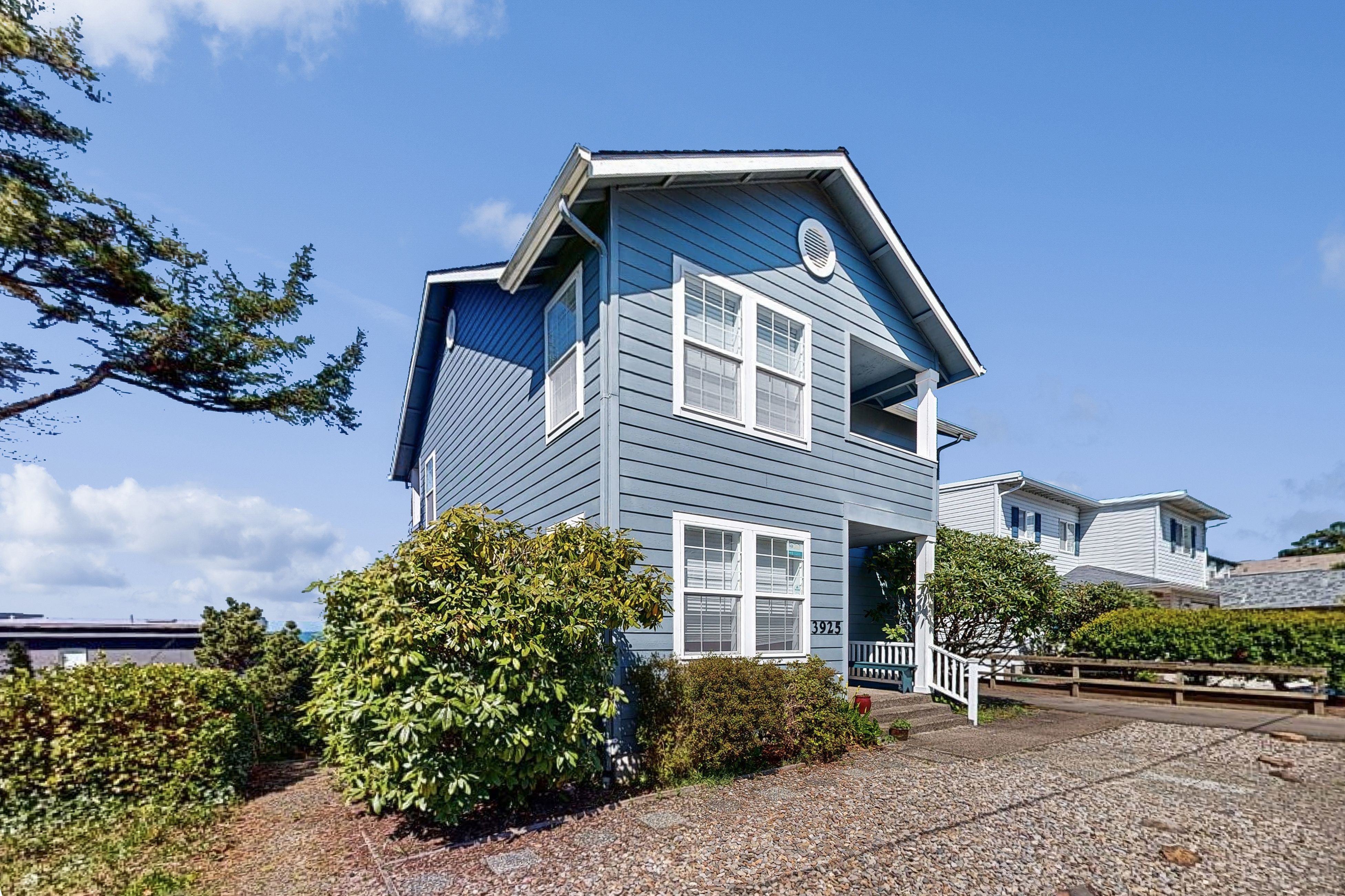 Spacious House with Ocean Views and Three Decks Close to Town and Walk to Beach