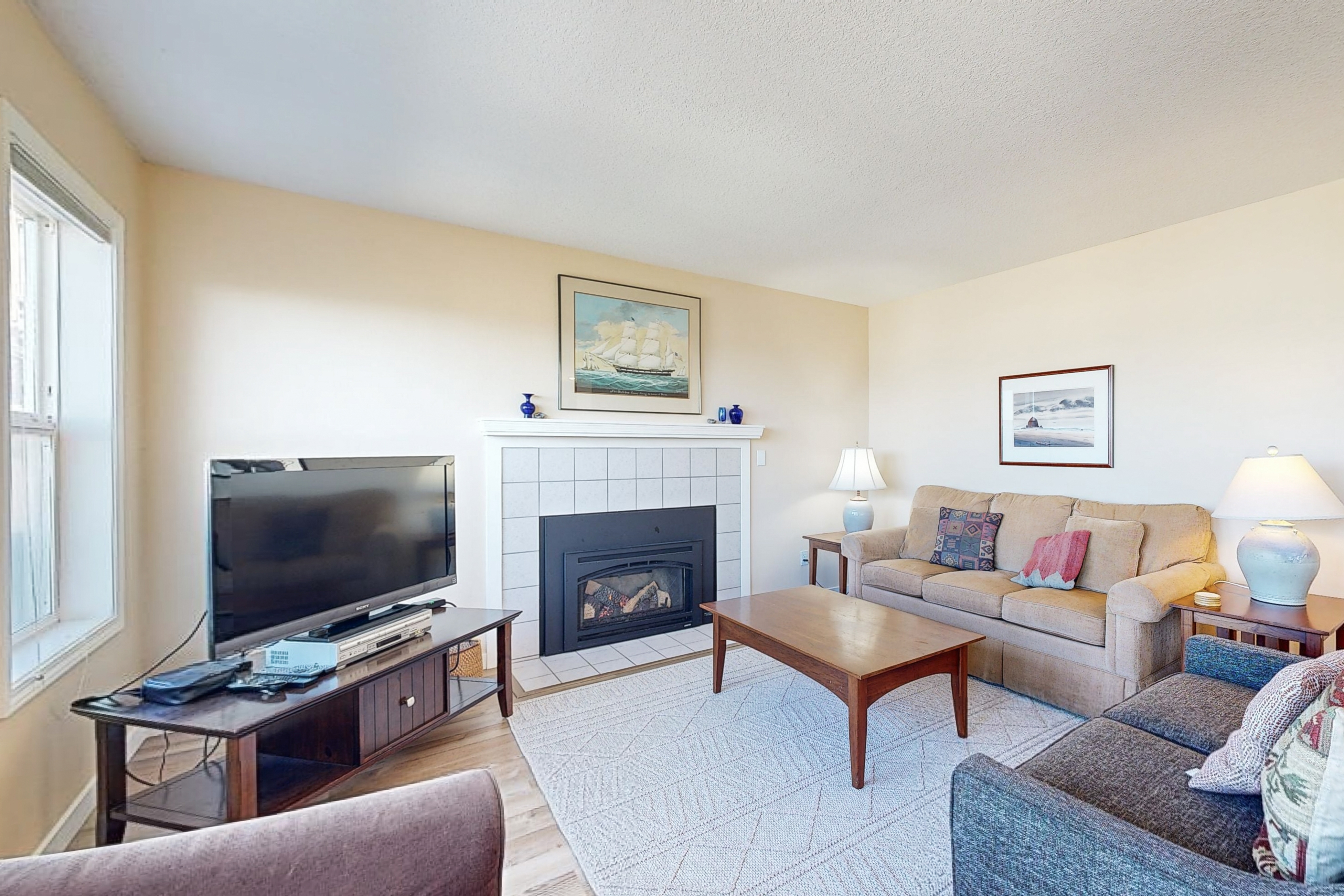 Spacious House with Ocean Views and Three Decks Close to Town and Walk to Beach