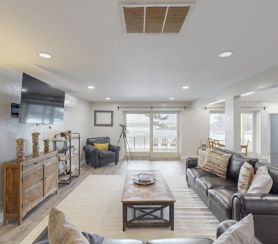 Oceanfront dog friendly home with coastal views telescope walkable location