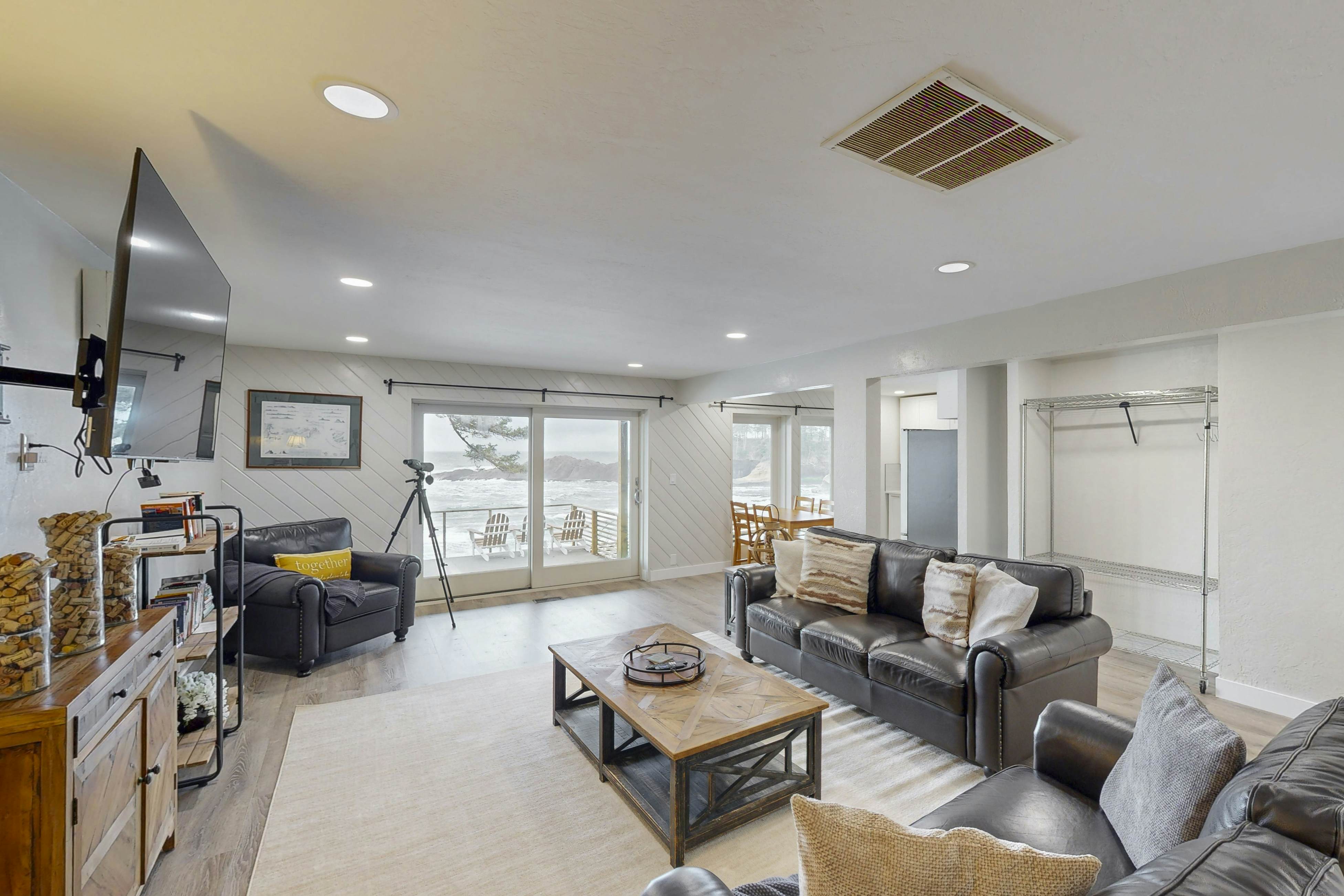 Oceanfront dog-friendly home with coastal views, telescope, walkable location