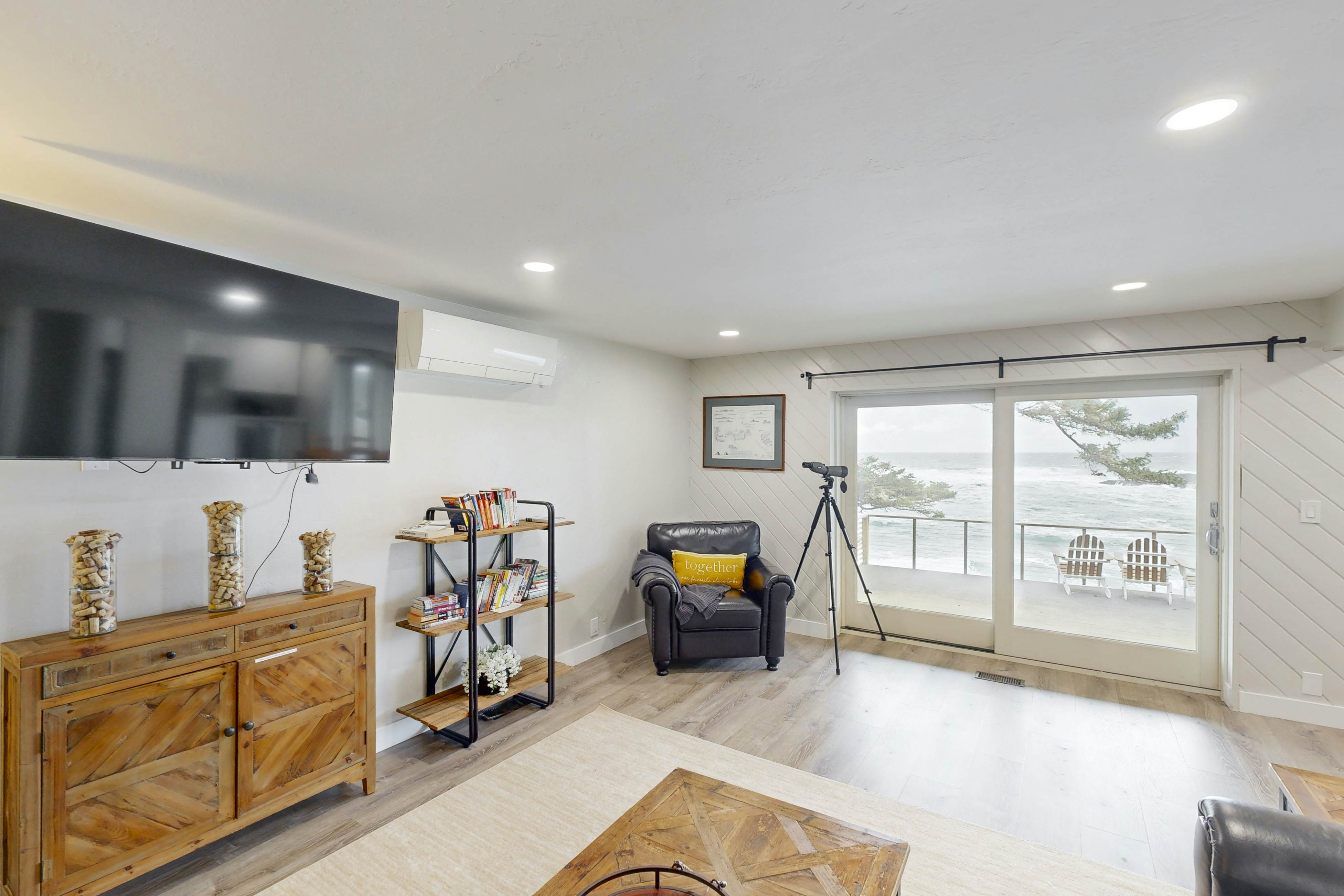 Oceanfront dog-friendly home with coastal views, telescope, walkable location