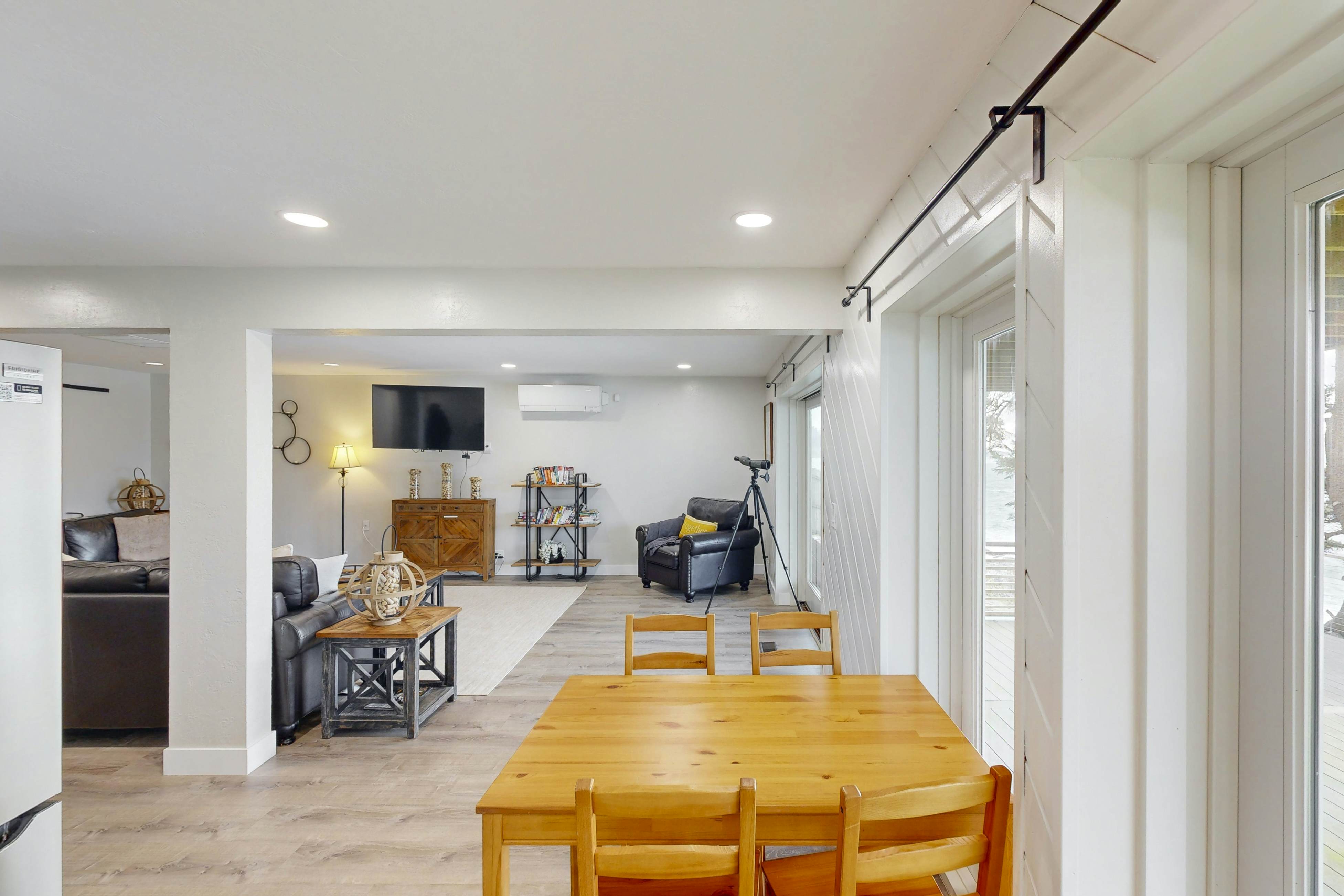 Oceanfront dog-friendly home with coastal views, telescope, walkable location