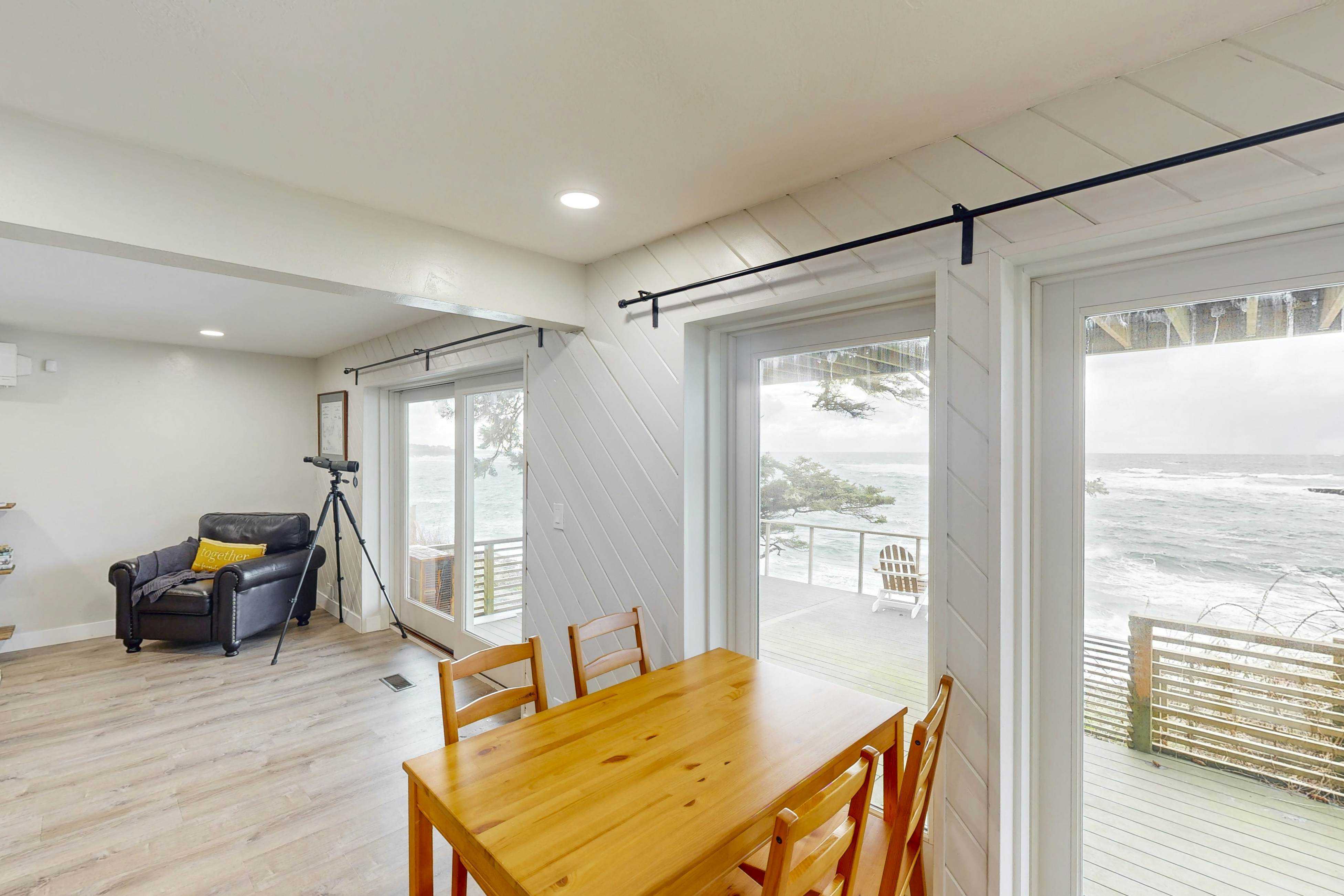 Oceanfront dog-friendly home with coastal views, telescope, walkable location