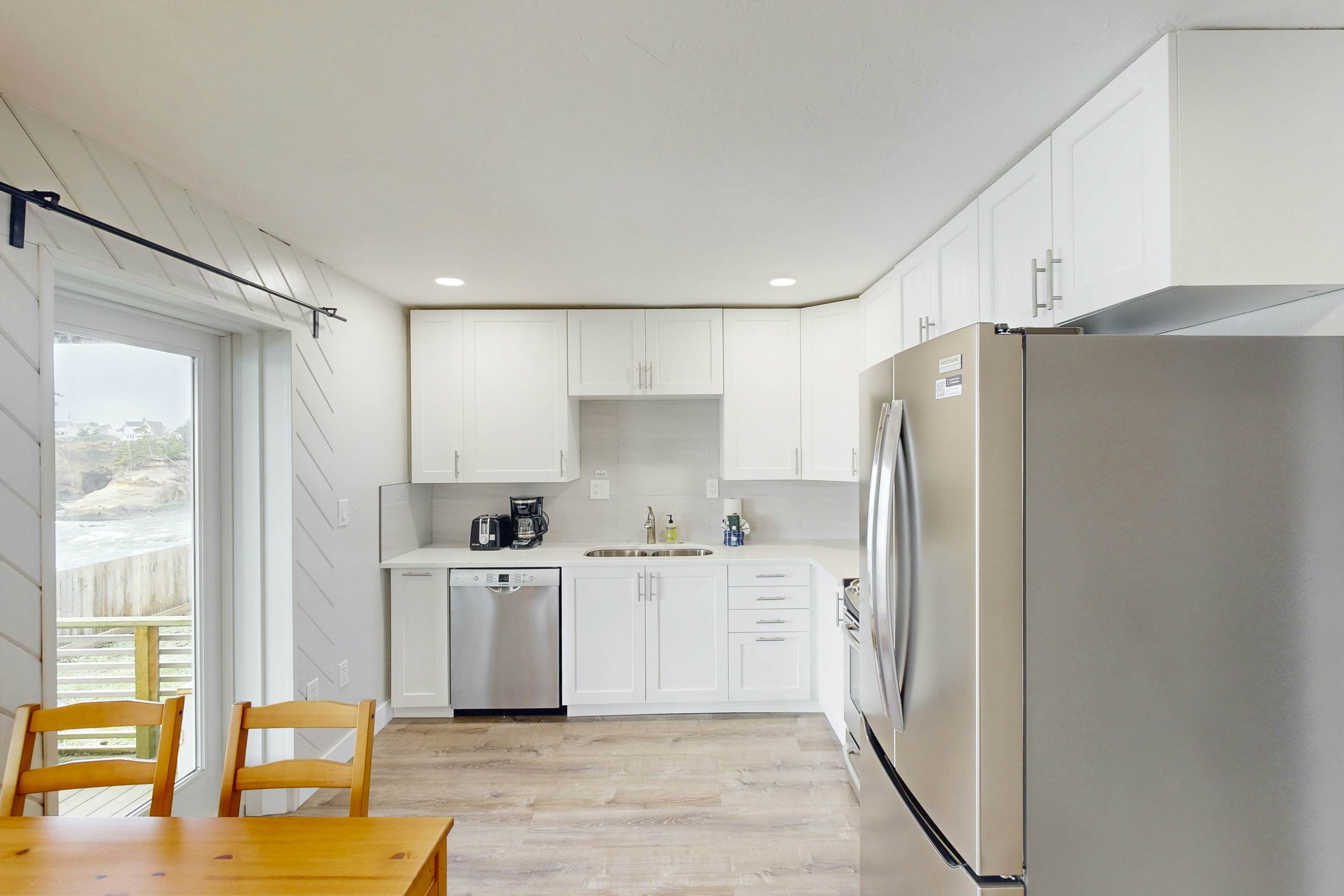 Oceanfront dog-friendly home with coastal views, telescope, walkable location