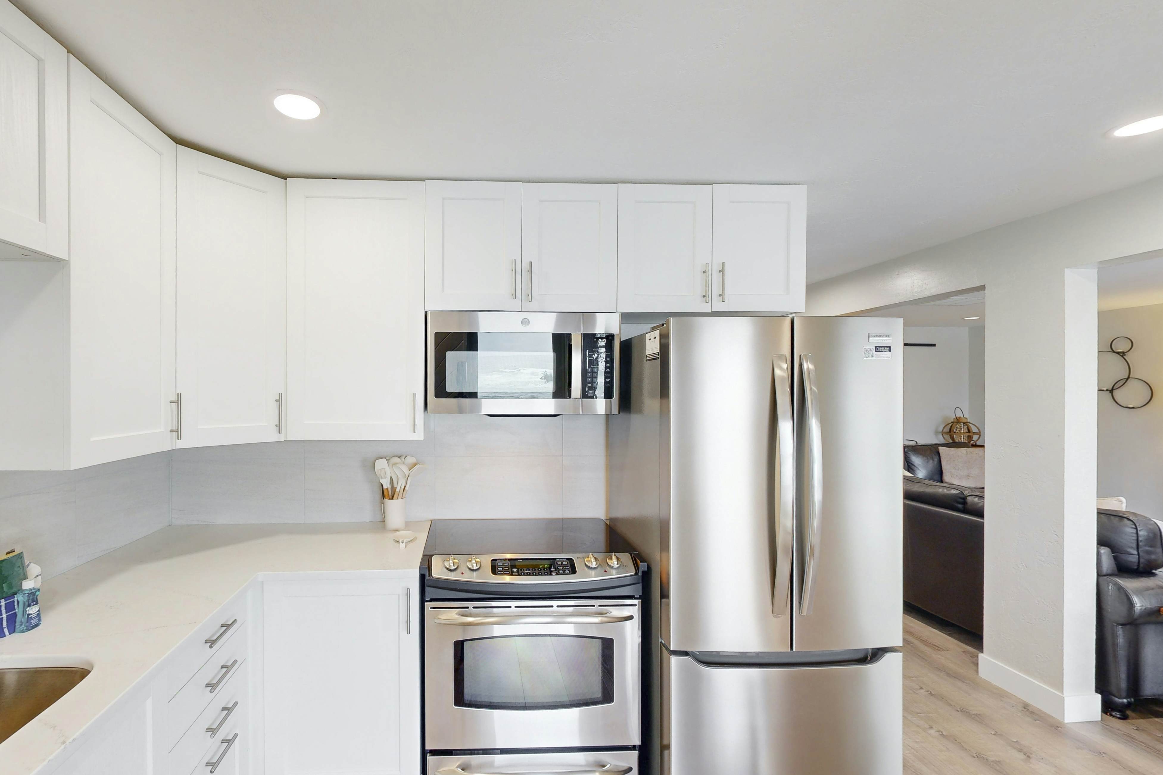 Oceanfront dog-friendly home with coastal views, telescope, walkable location