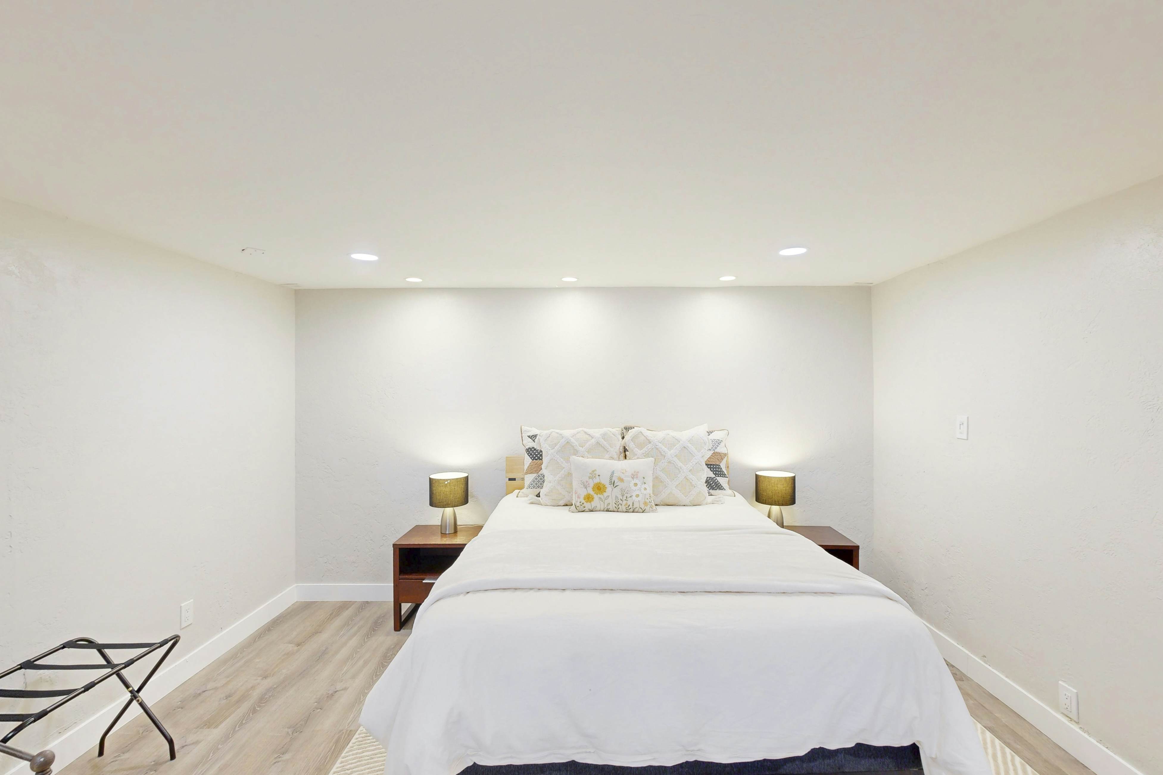 Oceanfront dog-friendly home with coastal views, telescope, walkable location