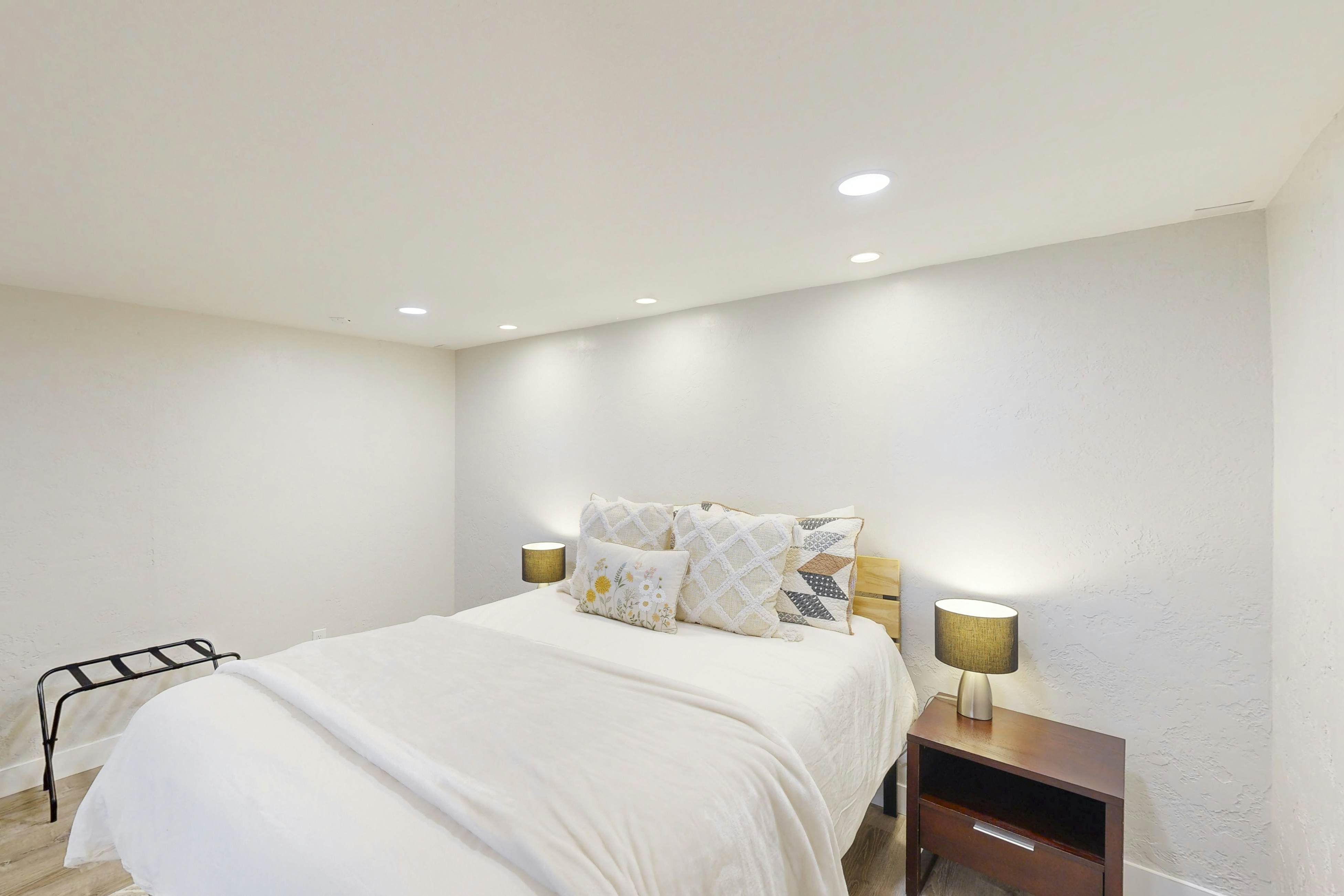 Oceanfront dog-friendly home with coastal views, telescope, walkable location