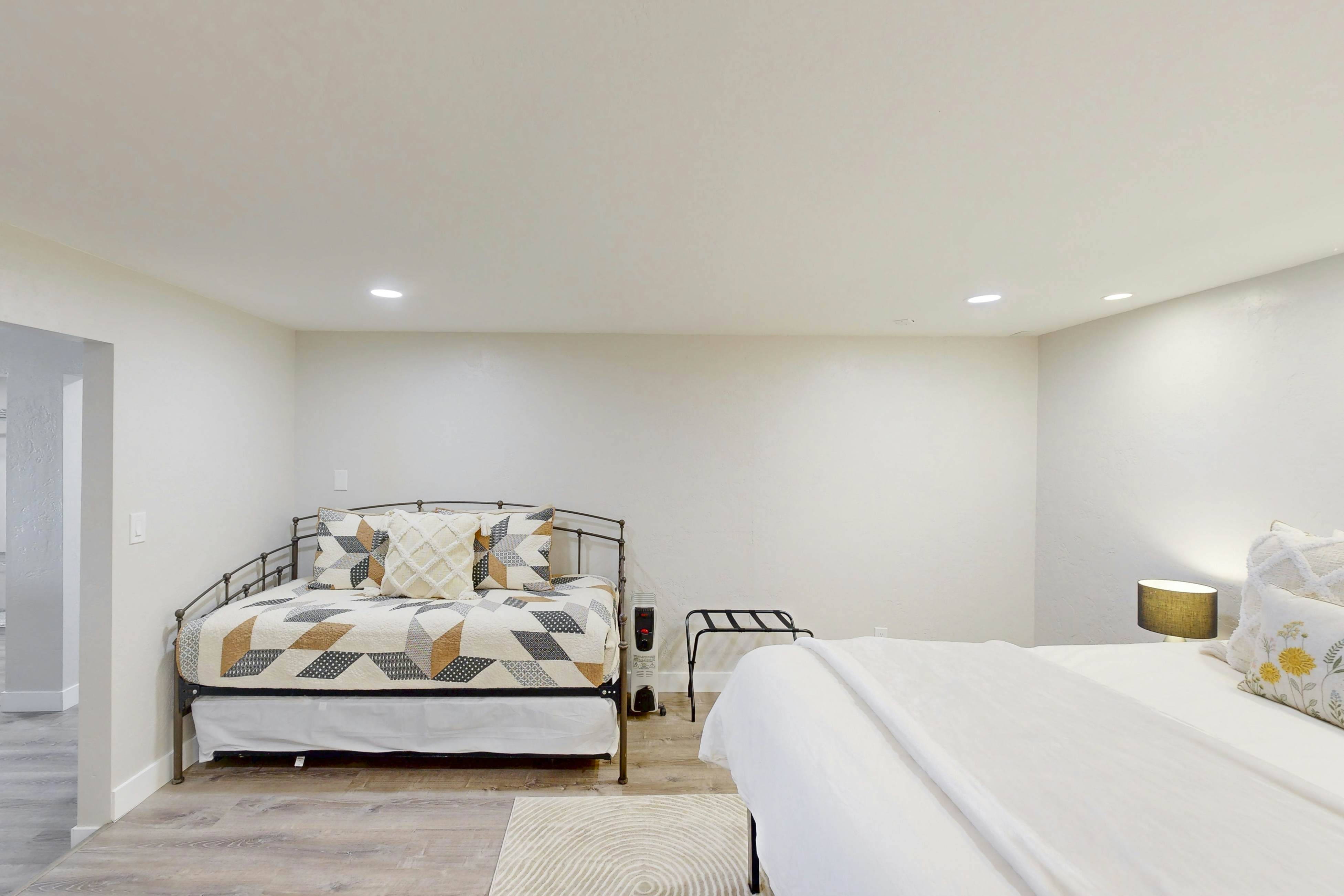 Oceanfront dog-friendly home with coastal views, telescope, walkable location