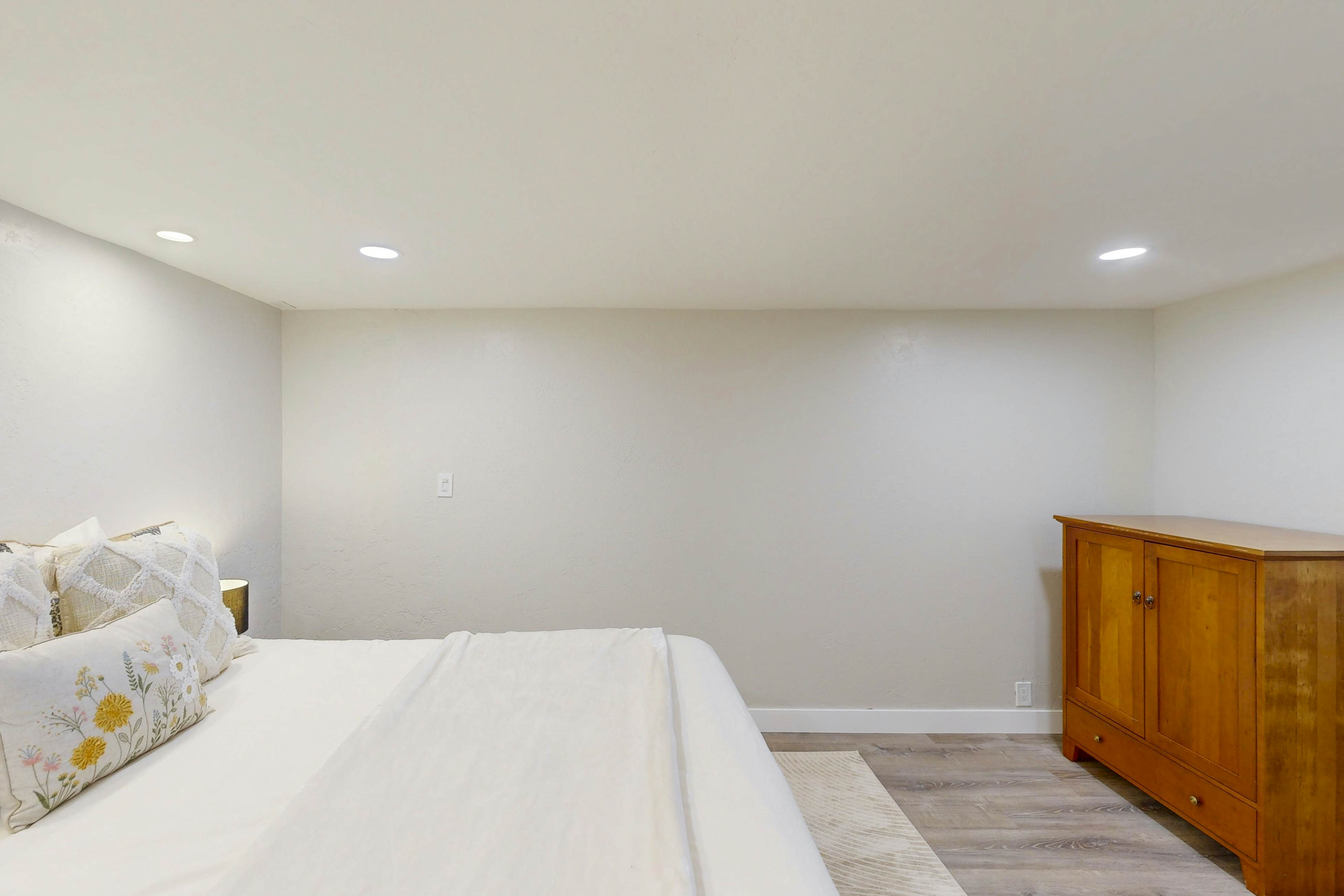 Oceanfront dog-friendly home with coastal views, telescope, walkable location