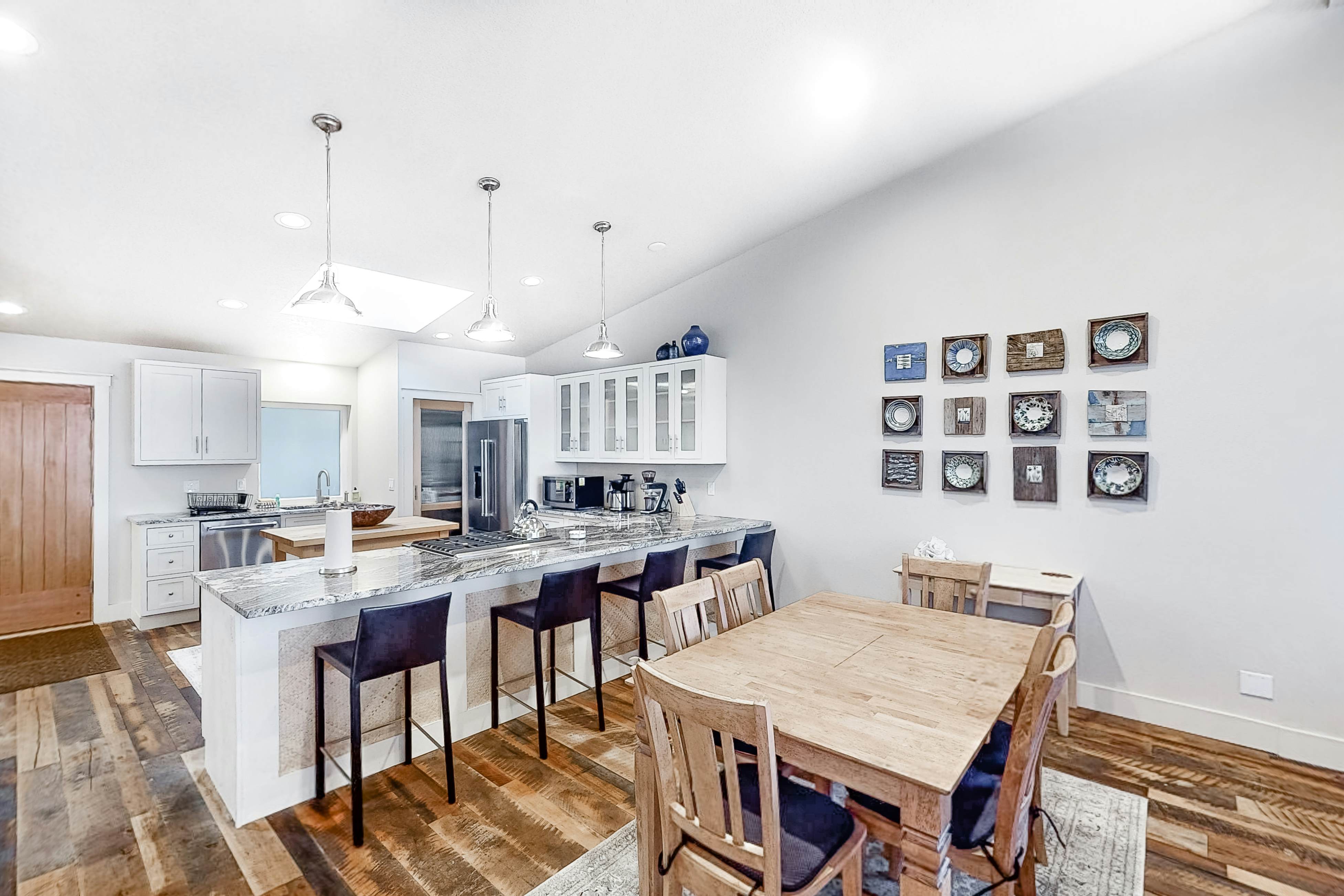 Dreamy oceanfront retreat w/ spacious deck & high-speed WiFi - dogs OK