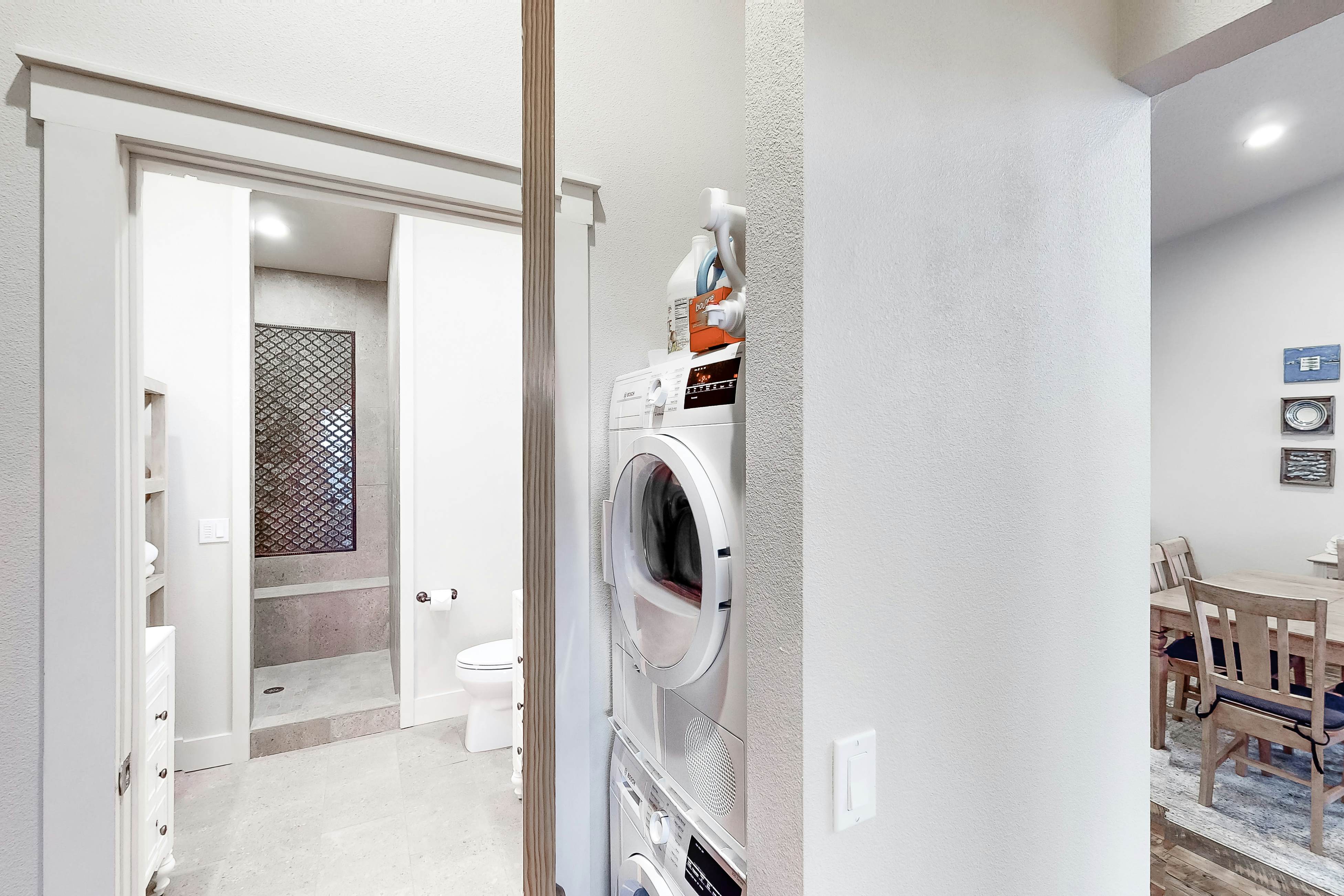 Dreamy oceanfront retreat w/ spacious deck & high-speed WiFi - dogs OK