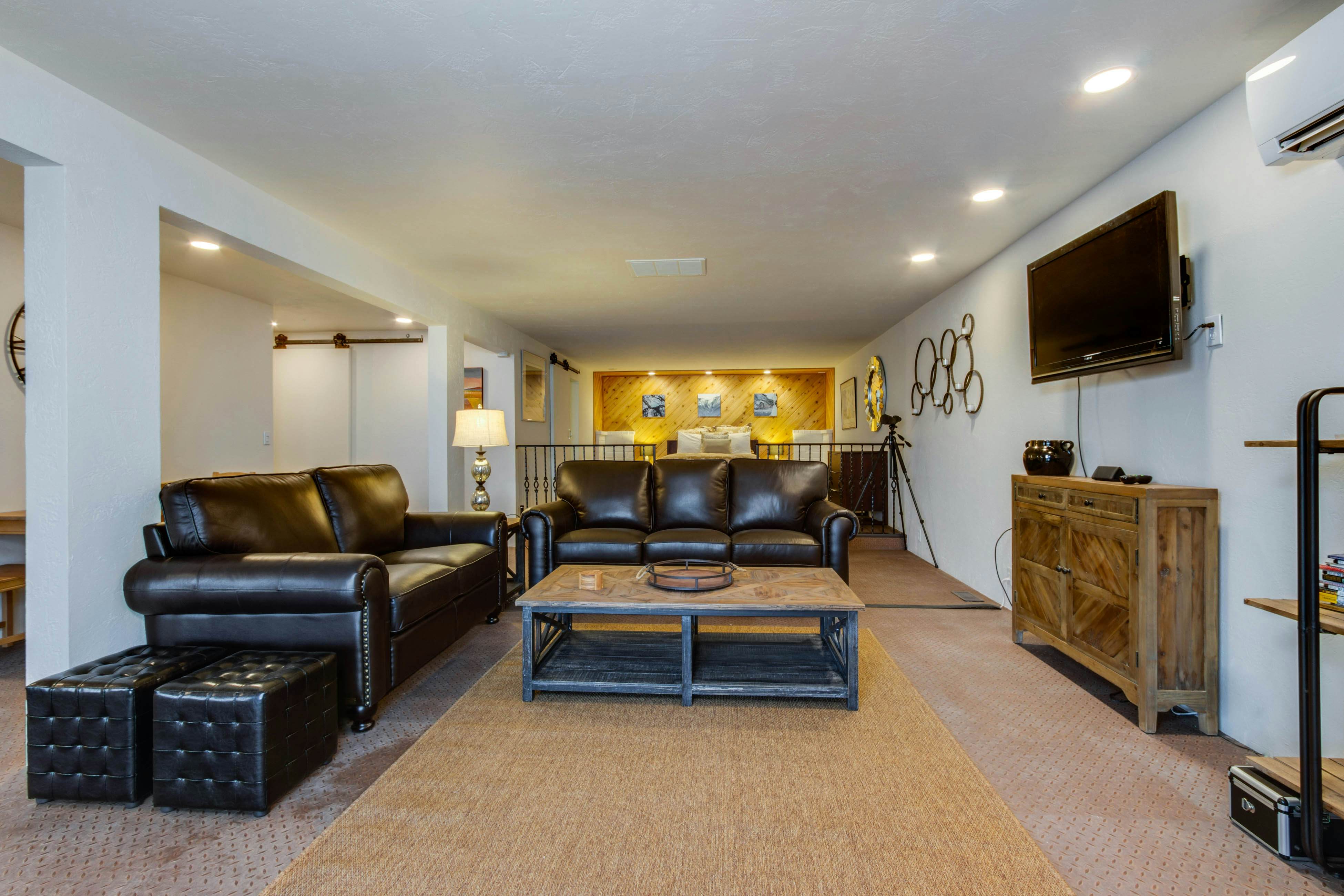 Dreamy oceanfront retreat w/ spacious deck & high-speed WiFi - dogs OK