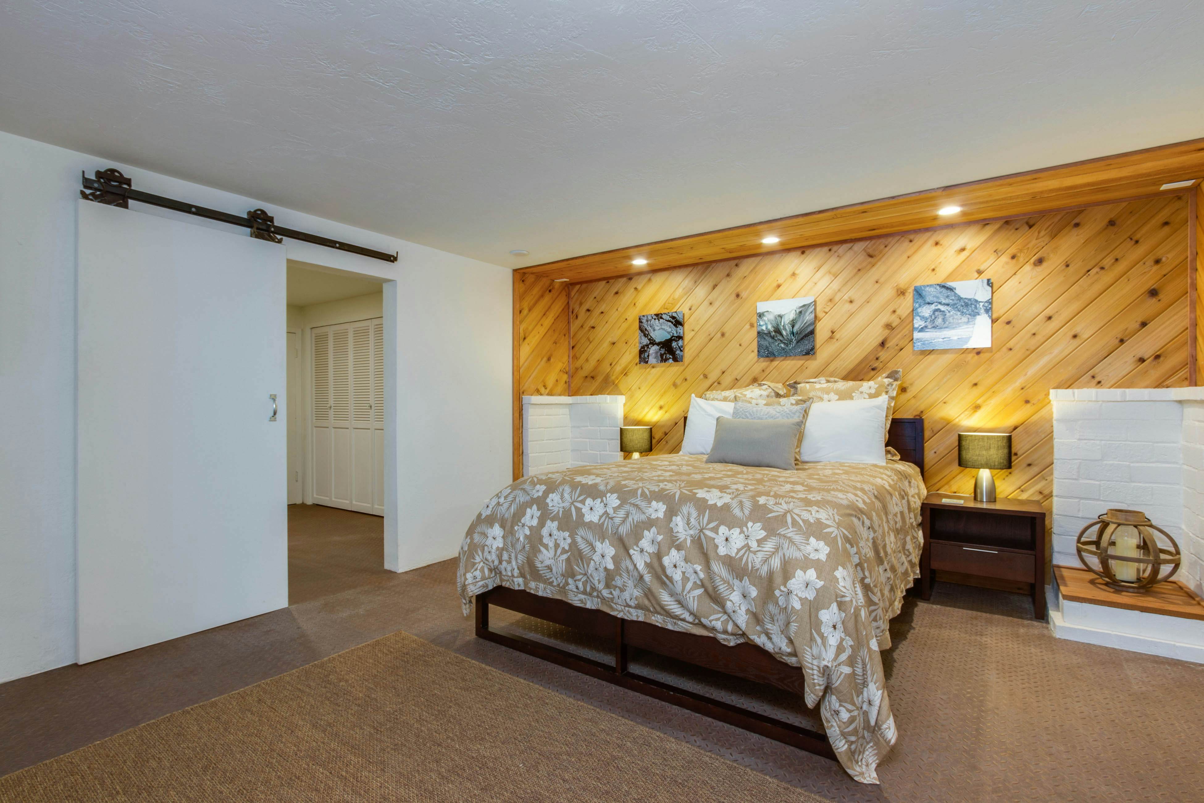 Dreamy oceanfront retreat w/ spacious deck & high-speed WiFi - dogs OK