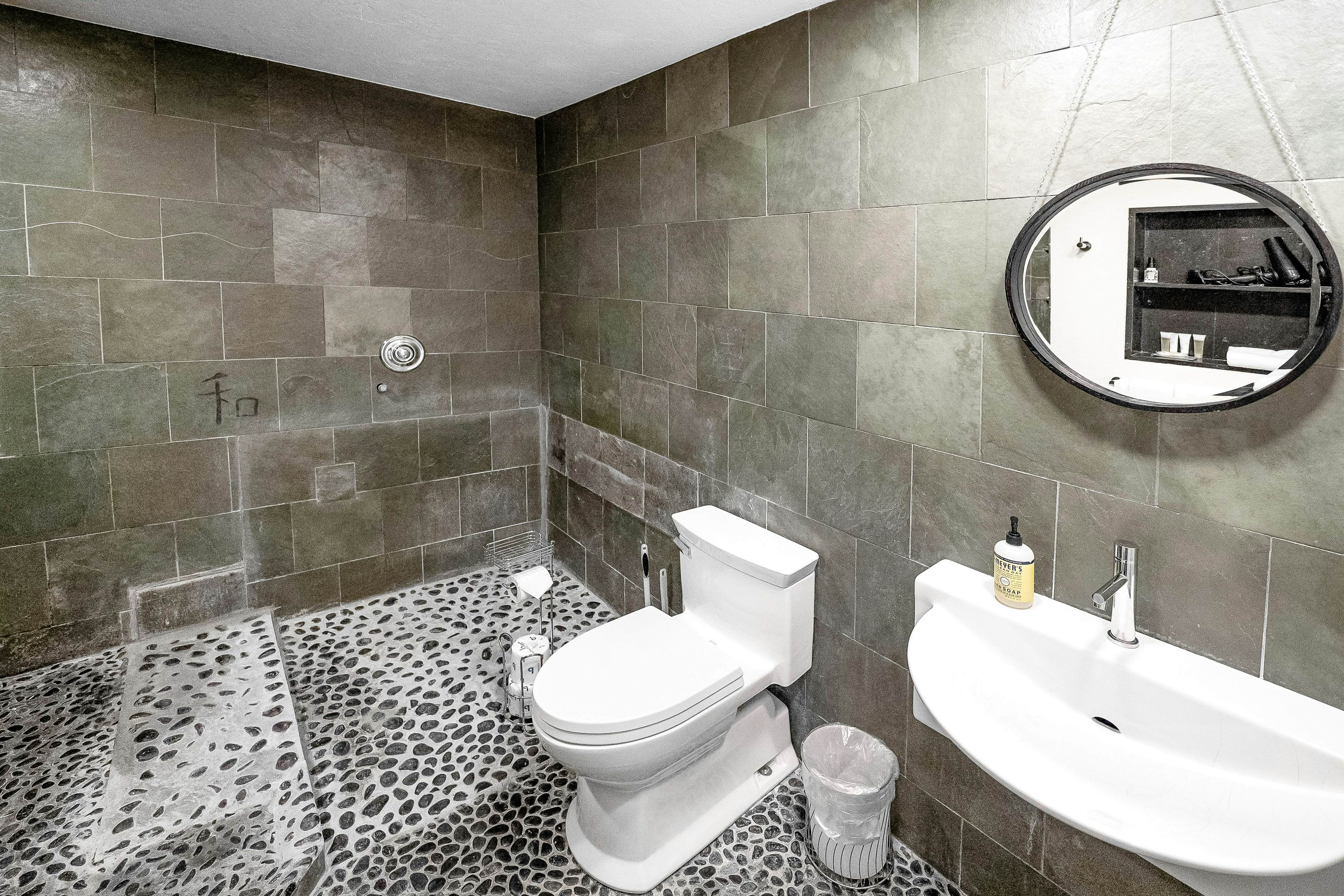 Dreamy oceanfront retreat w/ spacious deck & high-speed WiFi - dogs OK