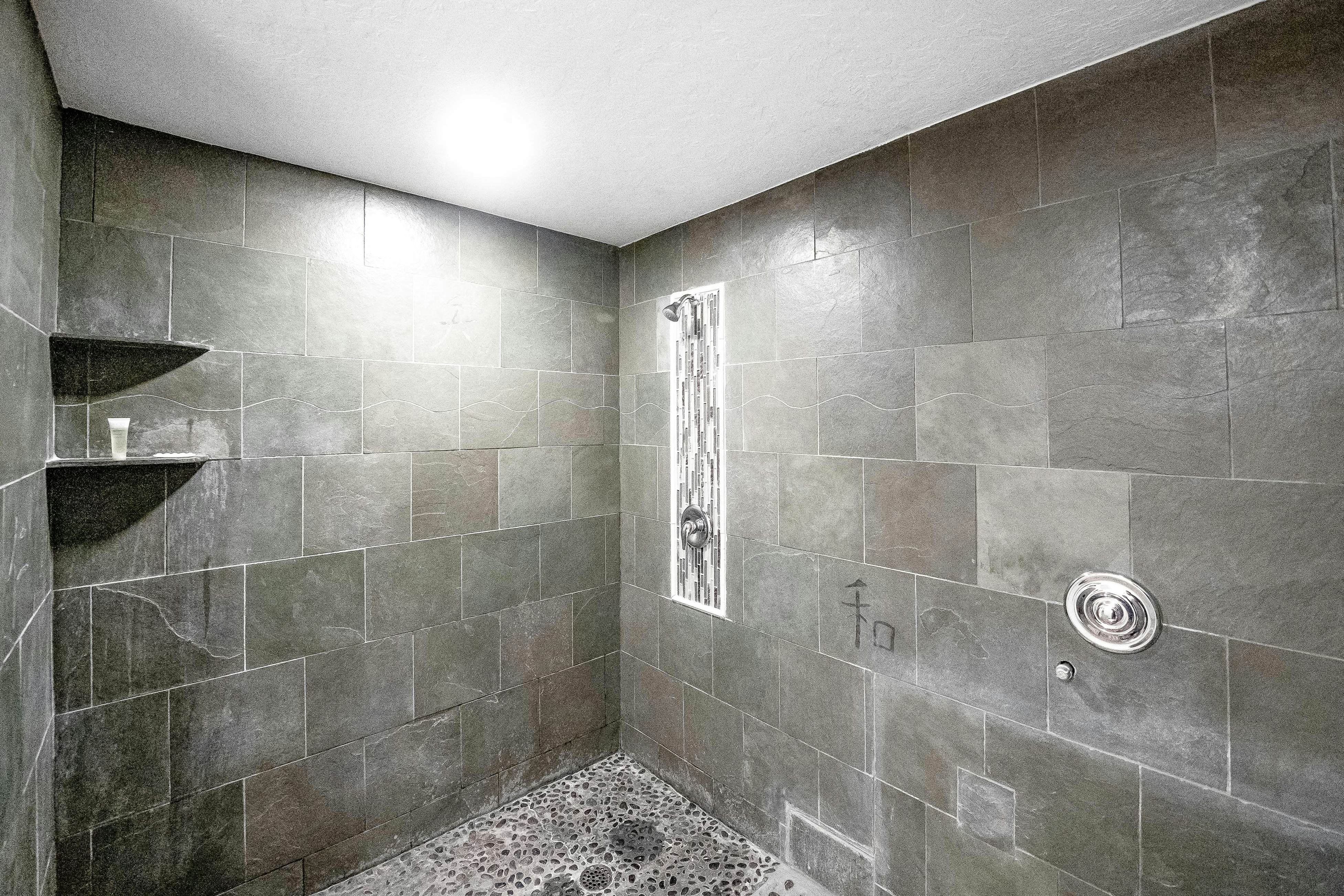 Dreamy oceanfront retreat w/ spacious deck & high-speed WiFi - dogs OK