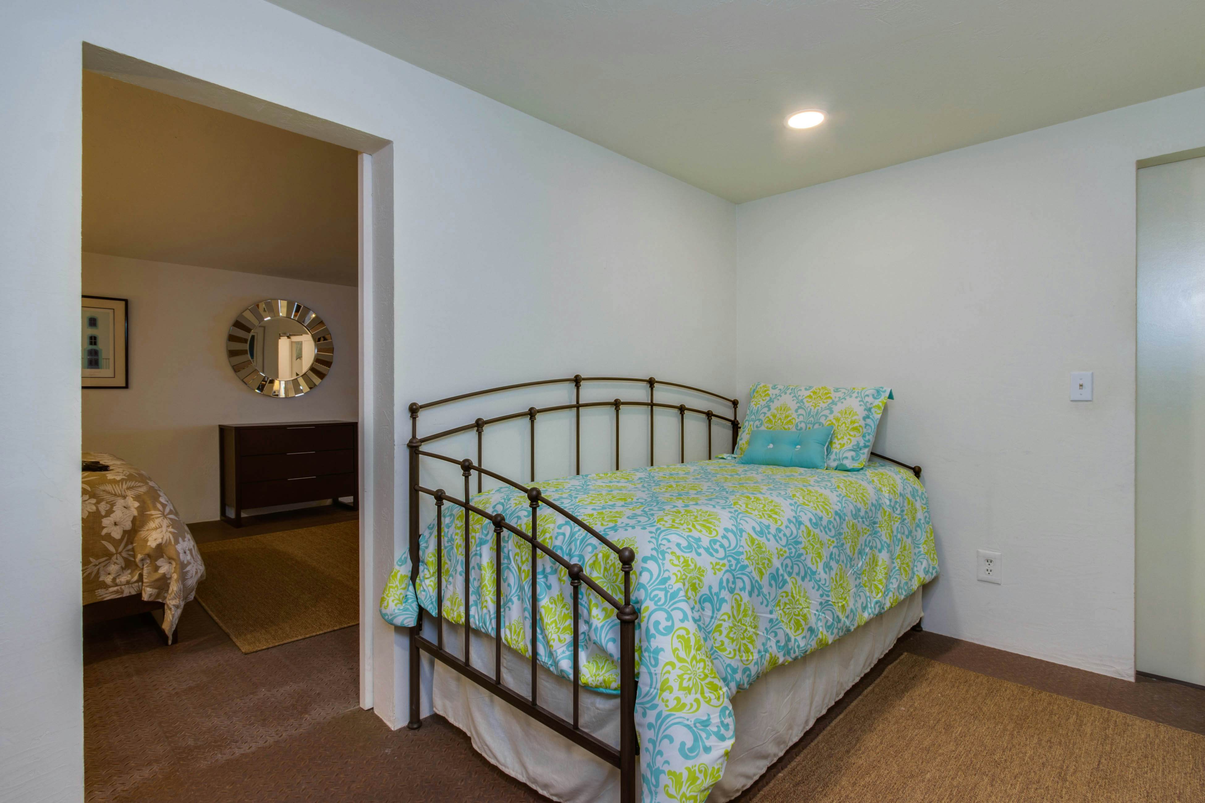 Dreamy oceanfront retreat w/ spacious deck & high-speed WiFi - dogs OK