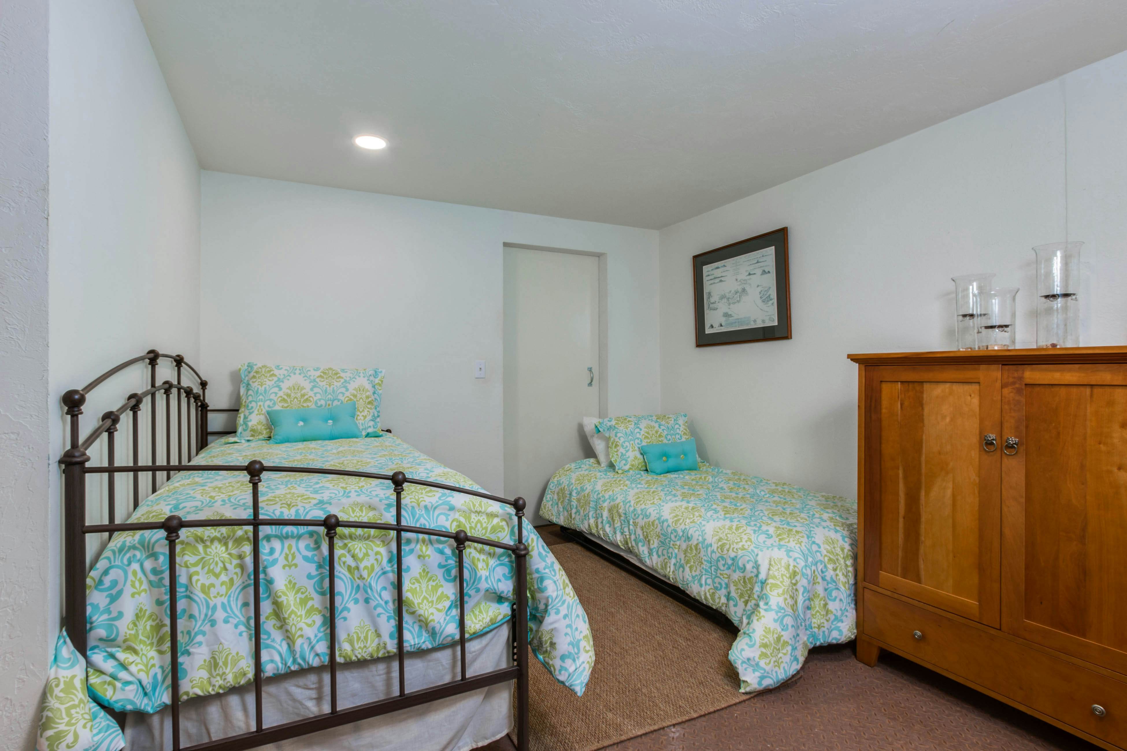 Dreamy oceanfront retreat w/ spacious deck & high-speed WiFi - dogs OK