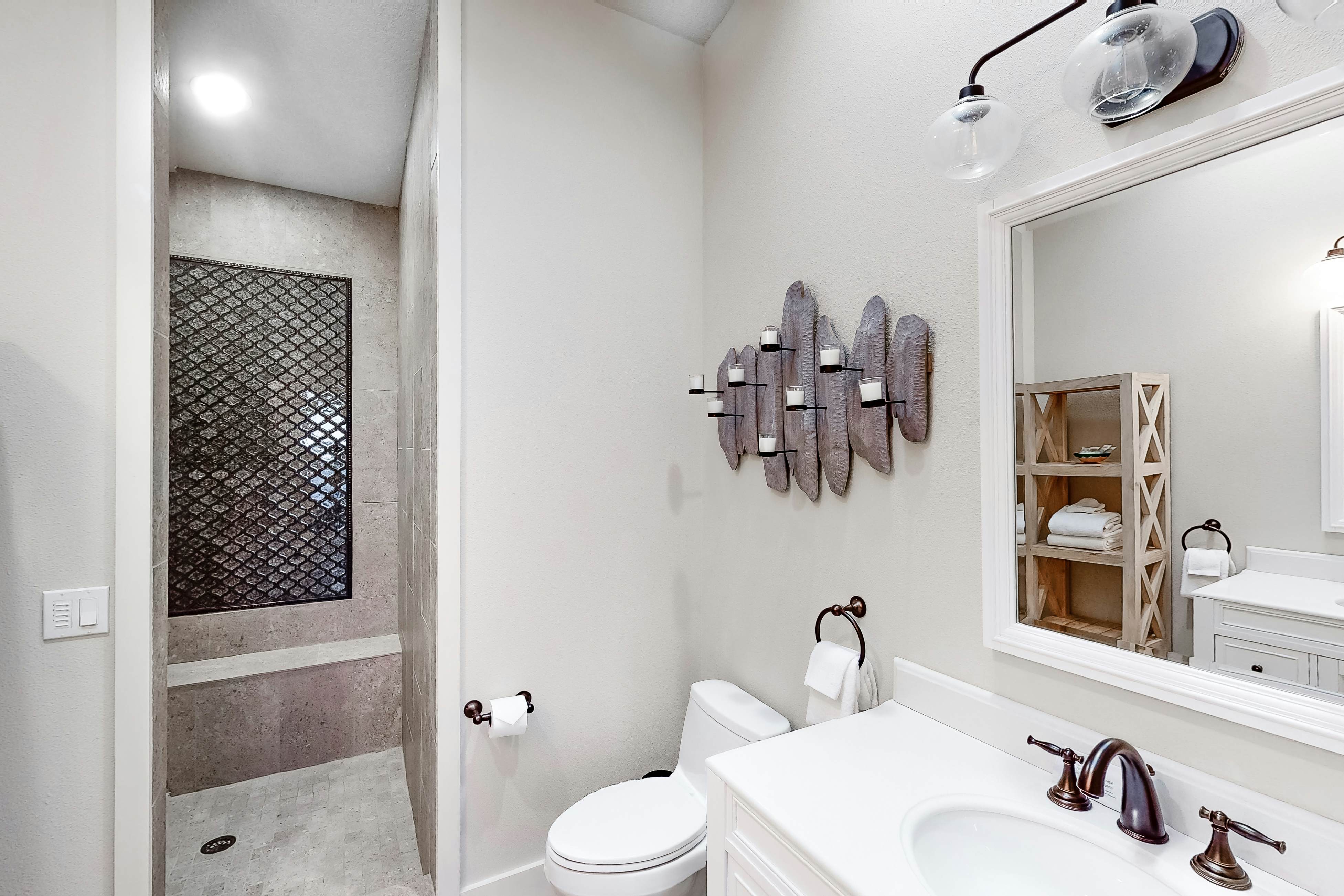 Stunning oceanfront retreat w/ gourmet kitchen & high-speed WiFi - dogs welcome