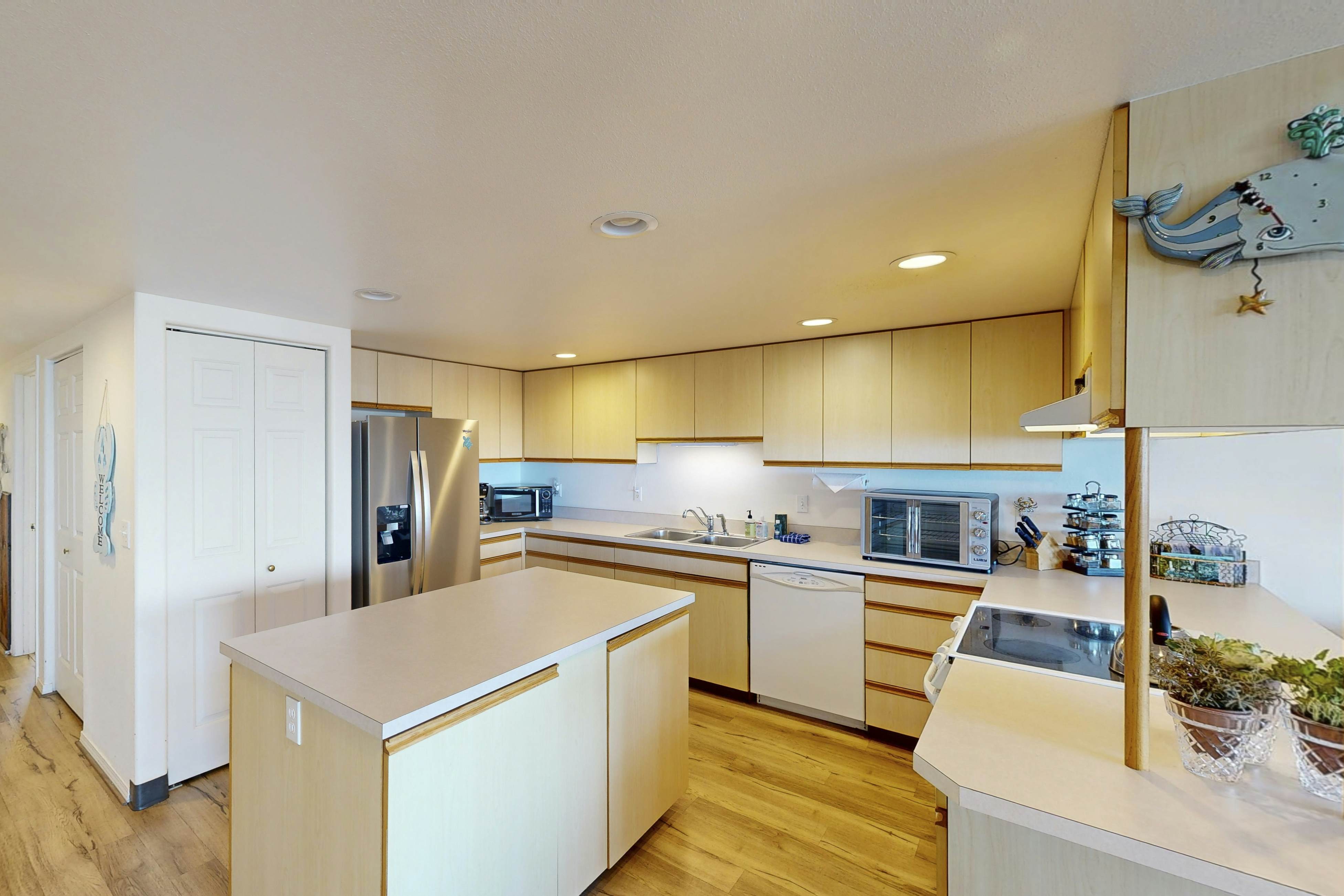 Dog-Friendly, Waterfront Loft w/ Seawall and Ocean Views - One Block to Harbor