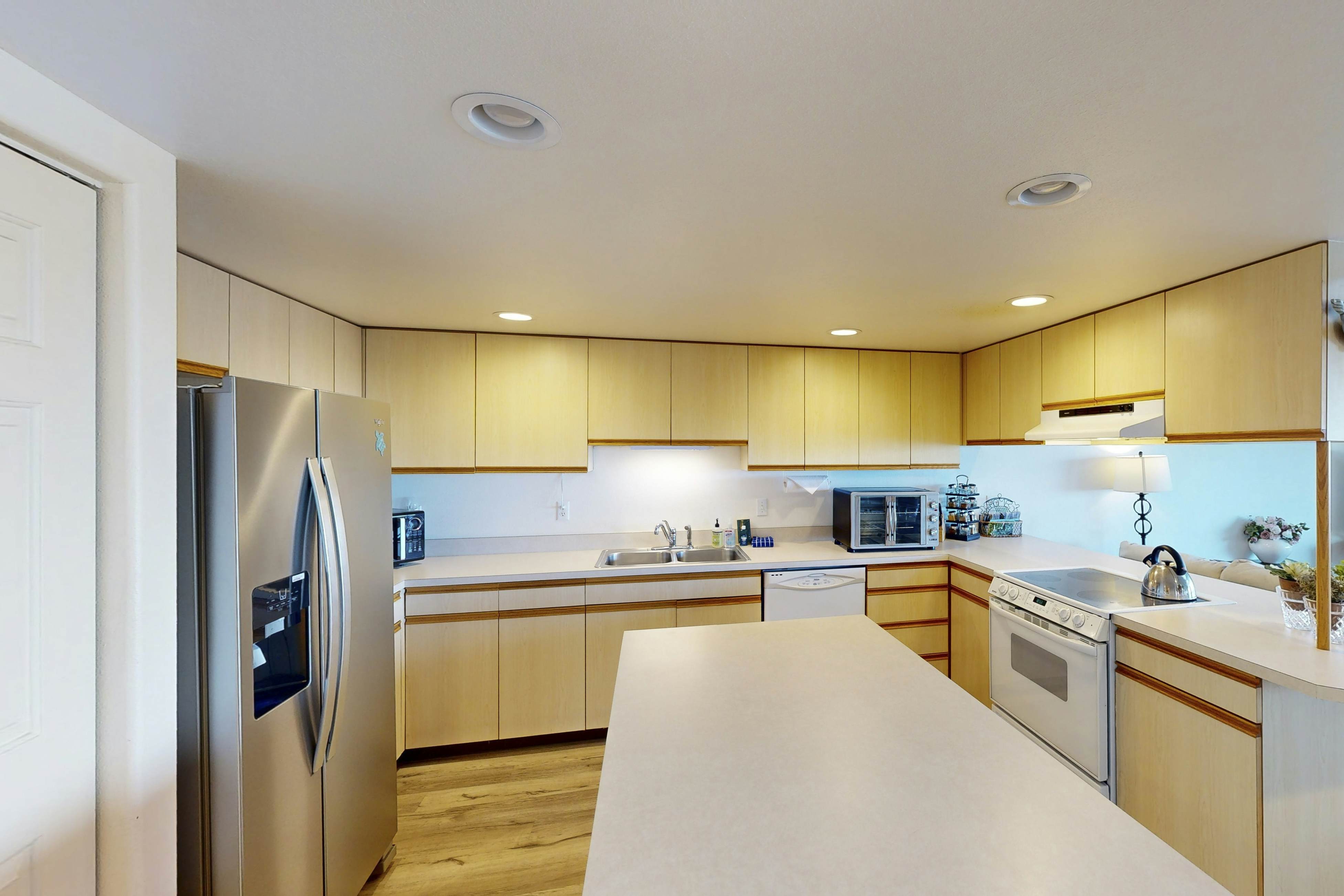 Dog-Friendly, Waterfront Loft w/ Seawall and Ocean Views - One Block to Harbor