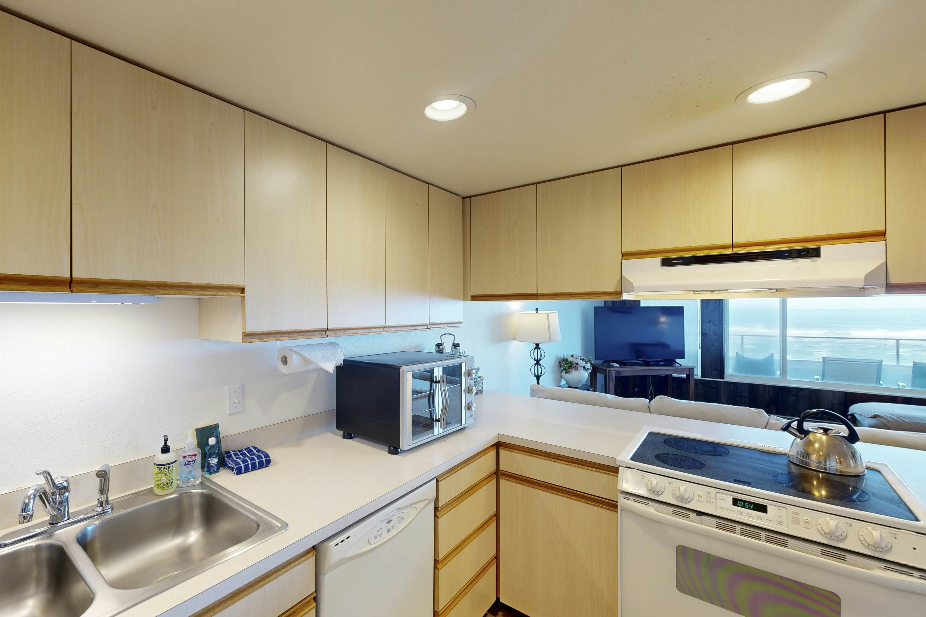 Dog-Friendly, Waterfront Loft w/ Seawall and Ocean Views - One Block to Harbor